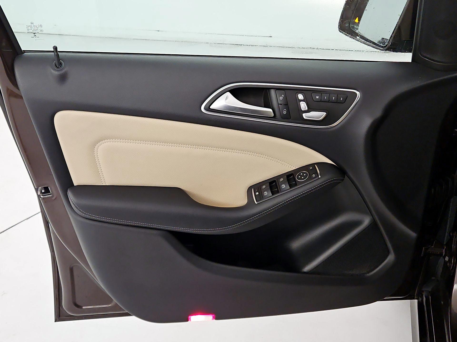 Thumbnail: 2017 Mercedes-Benz B-Class - 12
