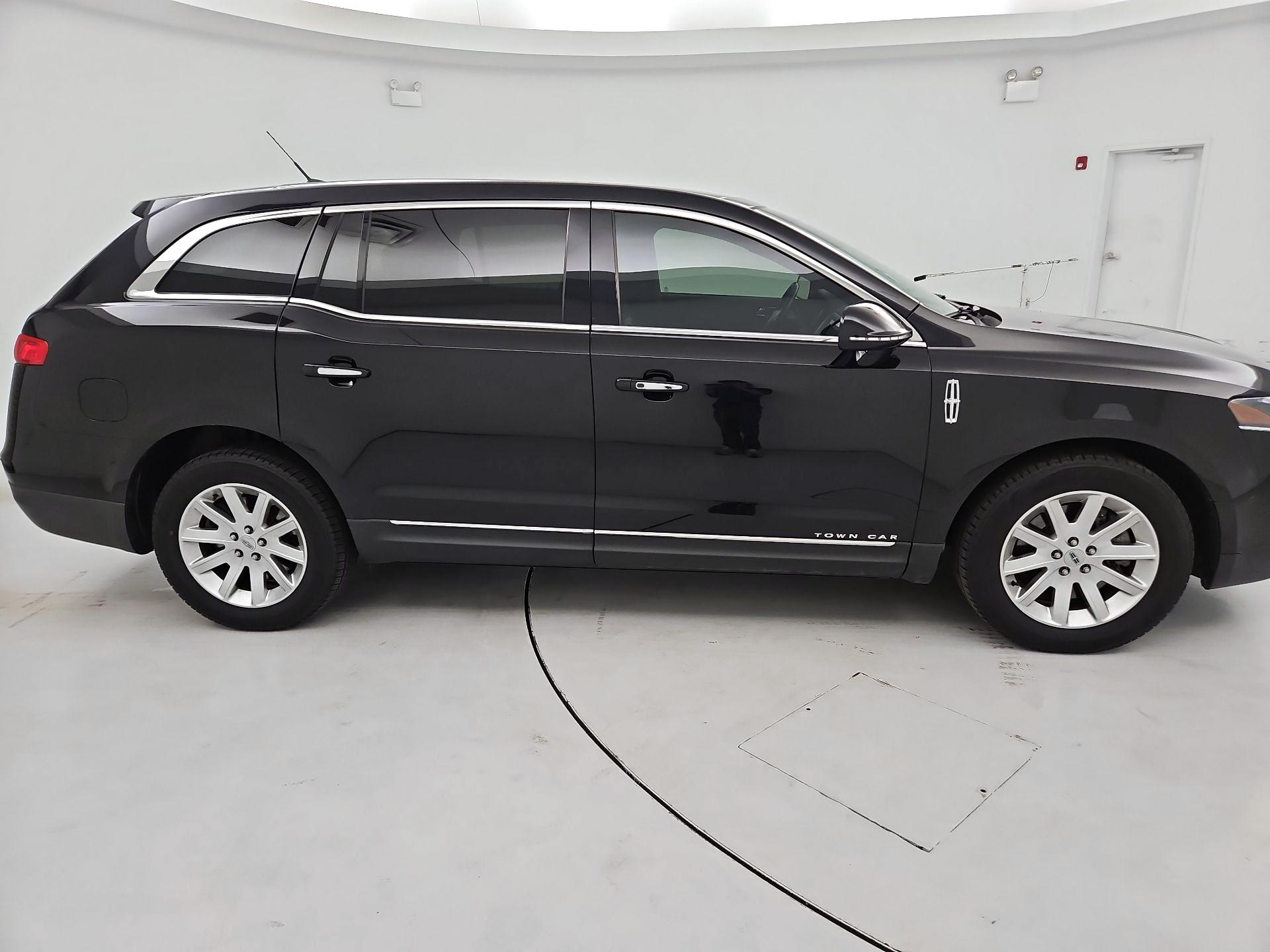 Thumbnail: 2019 Lincoln MKT - 4