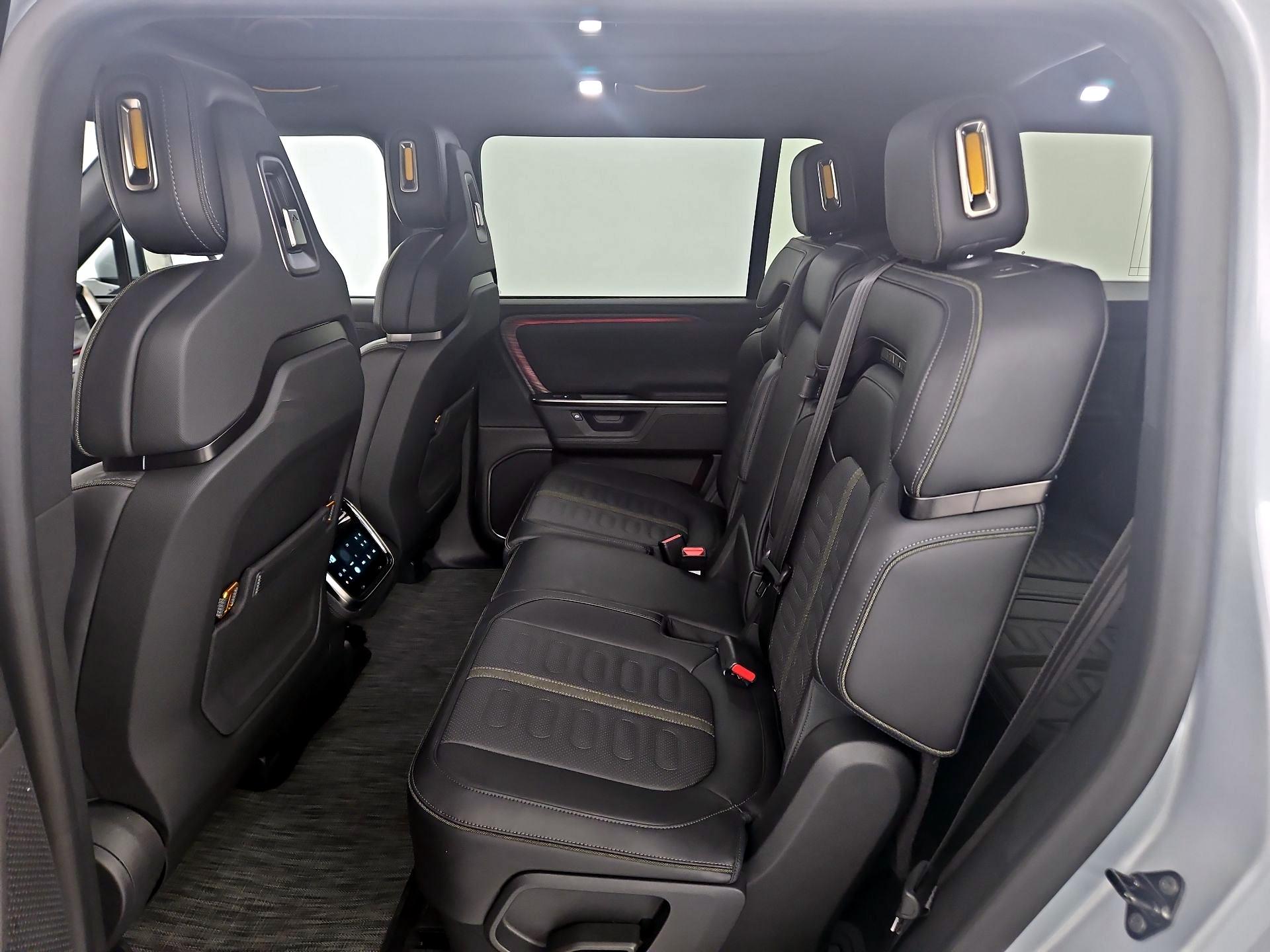 Thumbnail: 2026 Rivian R1S - 18