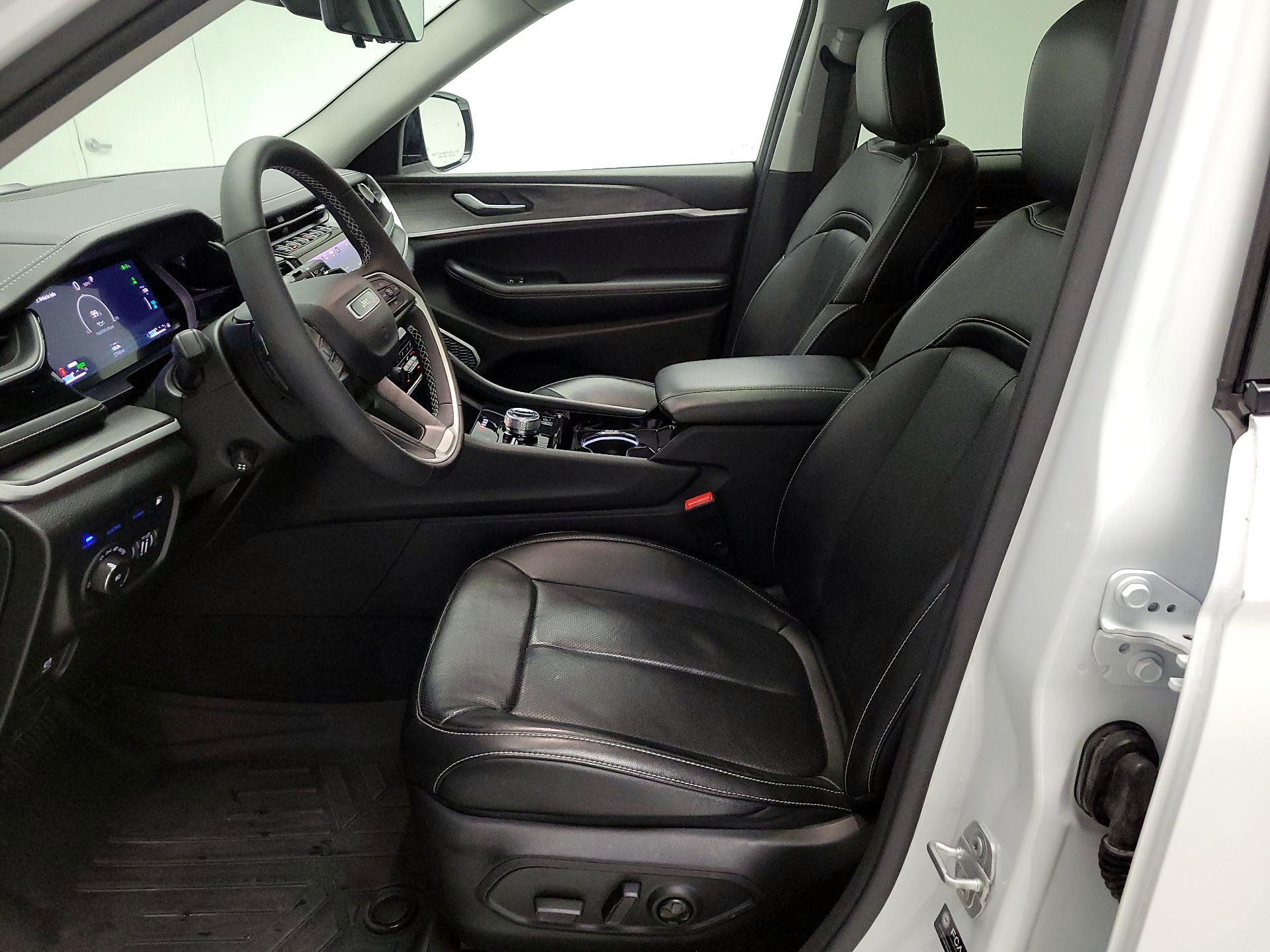 Thumbnail: 2022 Jeep Grand Cherokee - 11