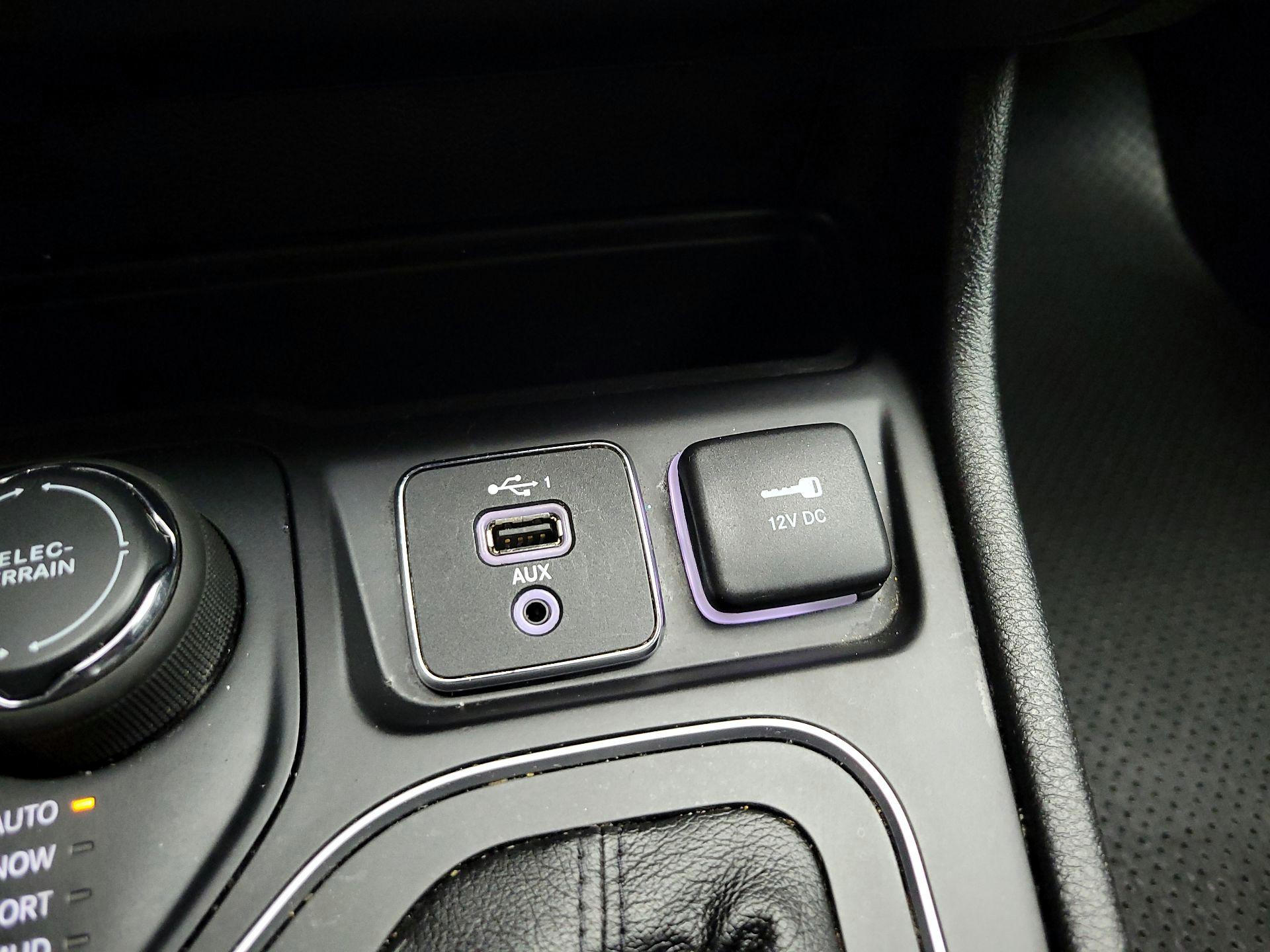 Thumbnail: 2021 Jeep Cherokee - 17