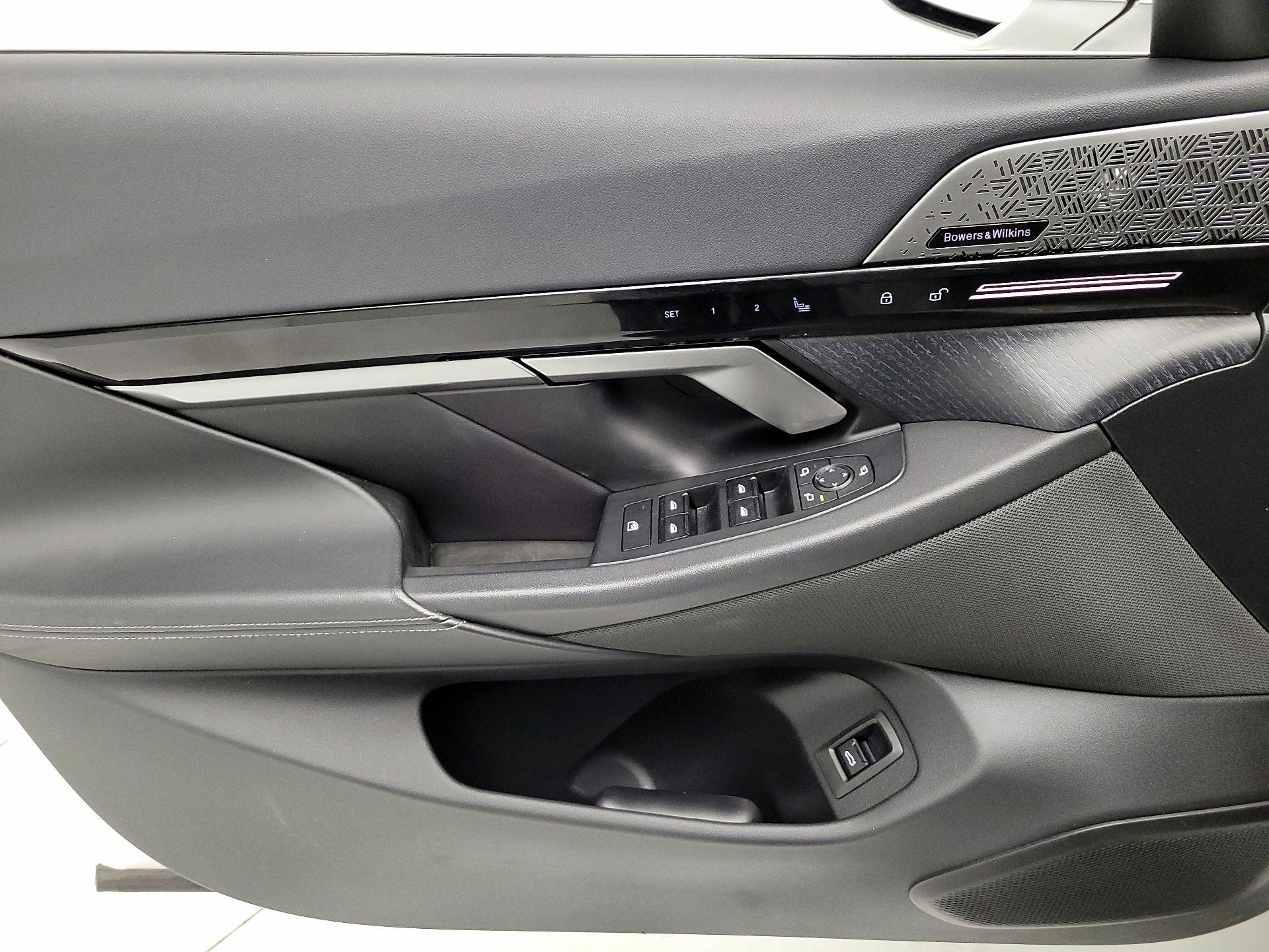 Thumbnail: 2024 BMW 5 Series - 12