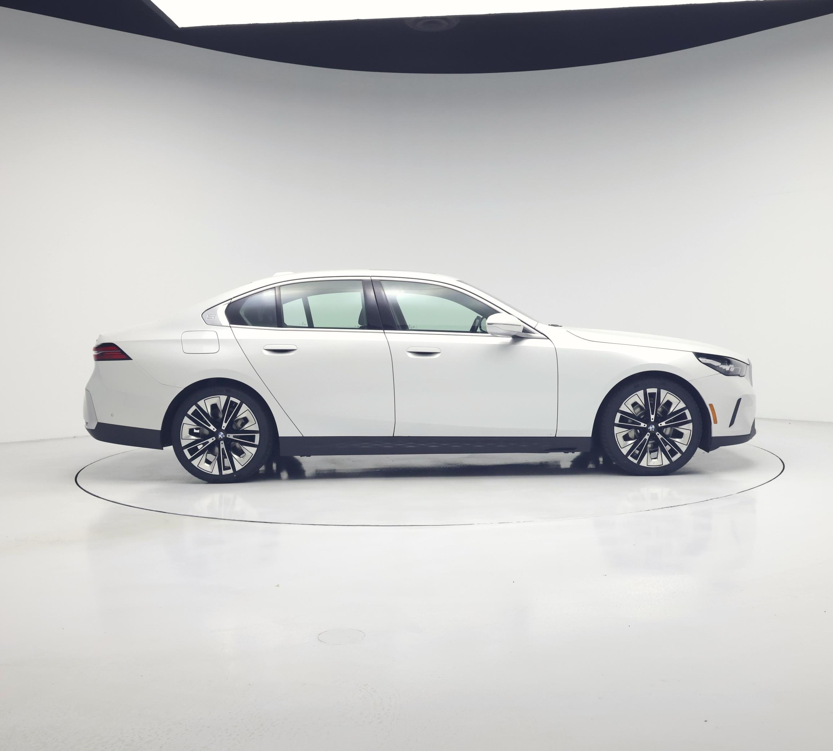 Thumbnail: 2024 BMW 5 Series - 7
