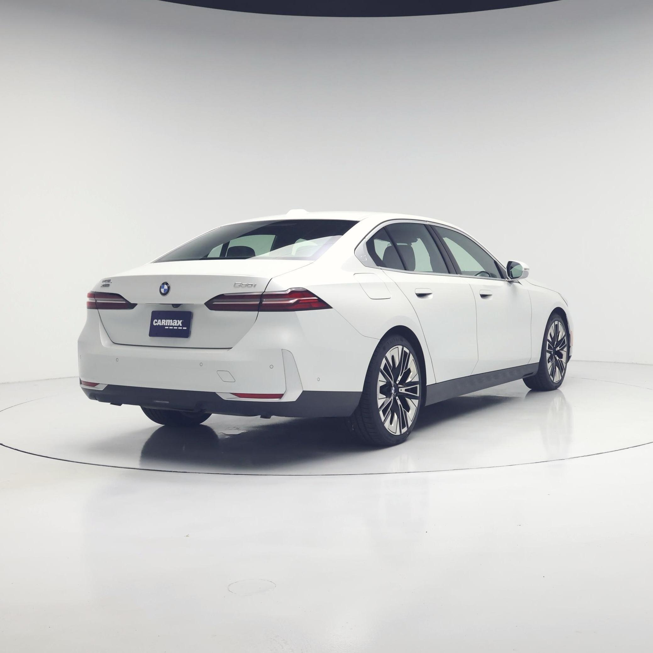 Thumbnail: 2024 BMW 5 Series - 8