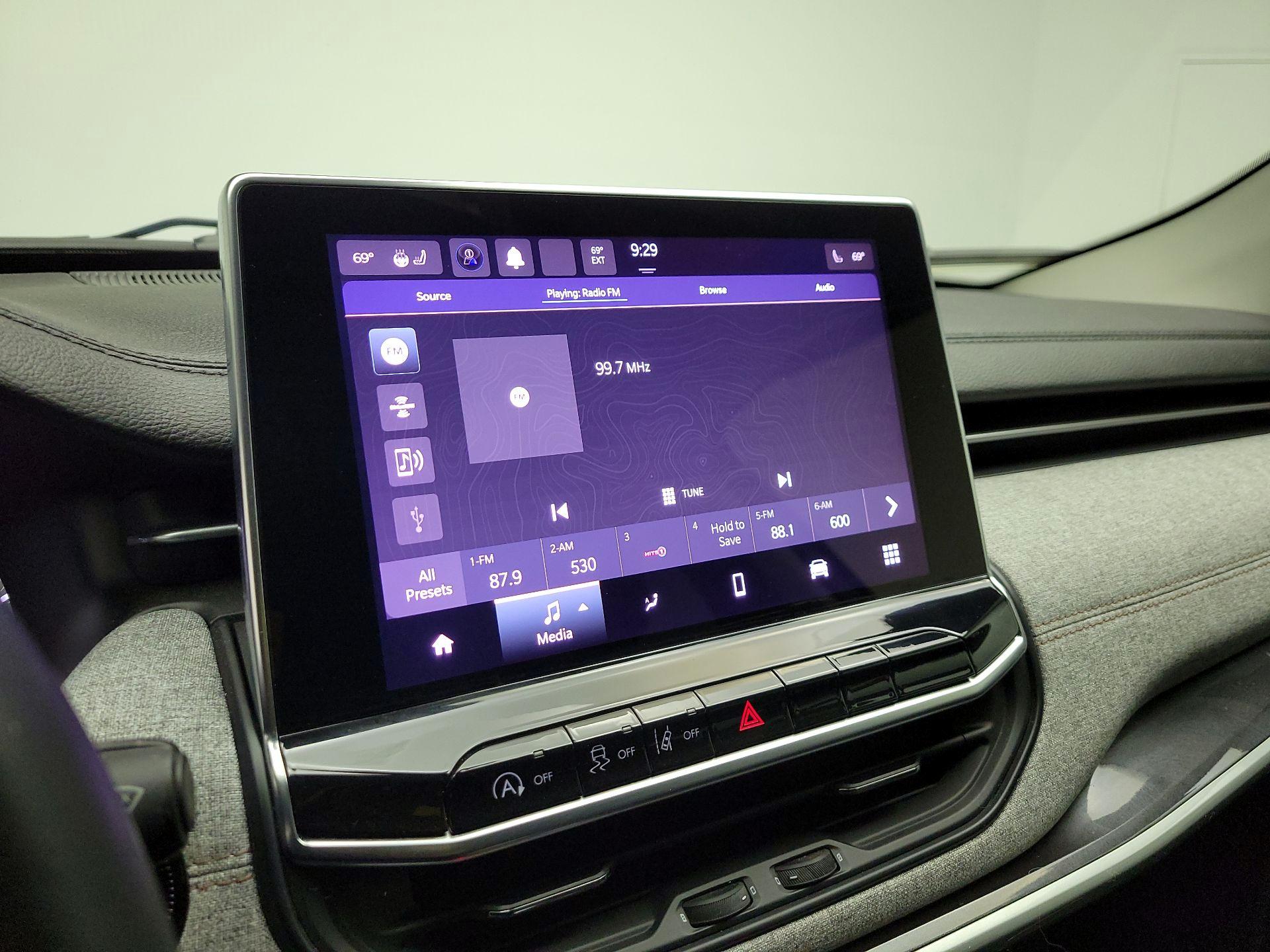 Thumbnail: 2022 Jeep Compass - 14