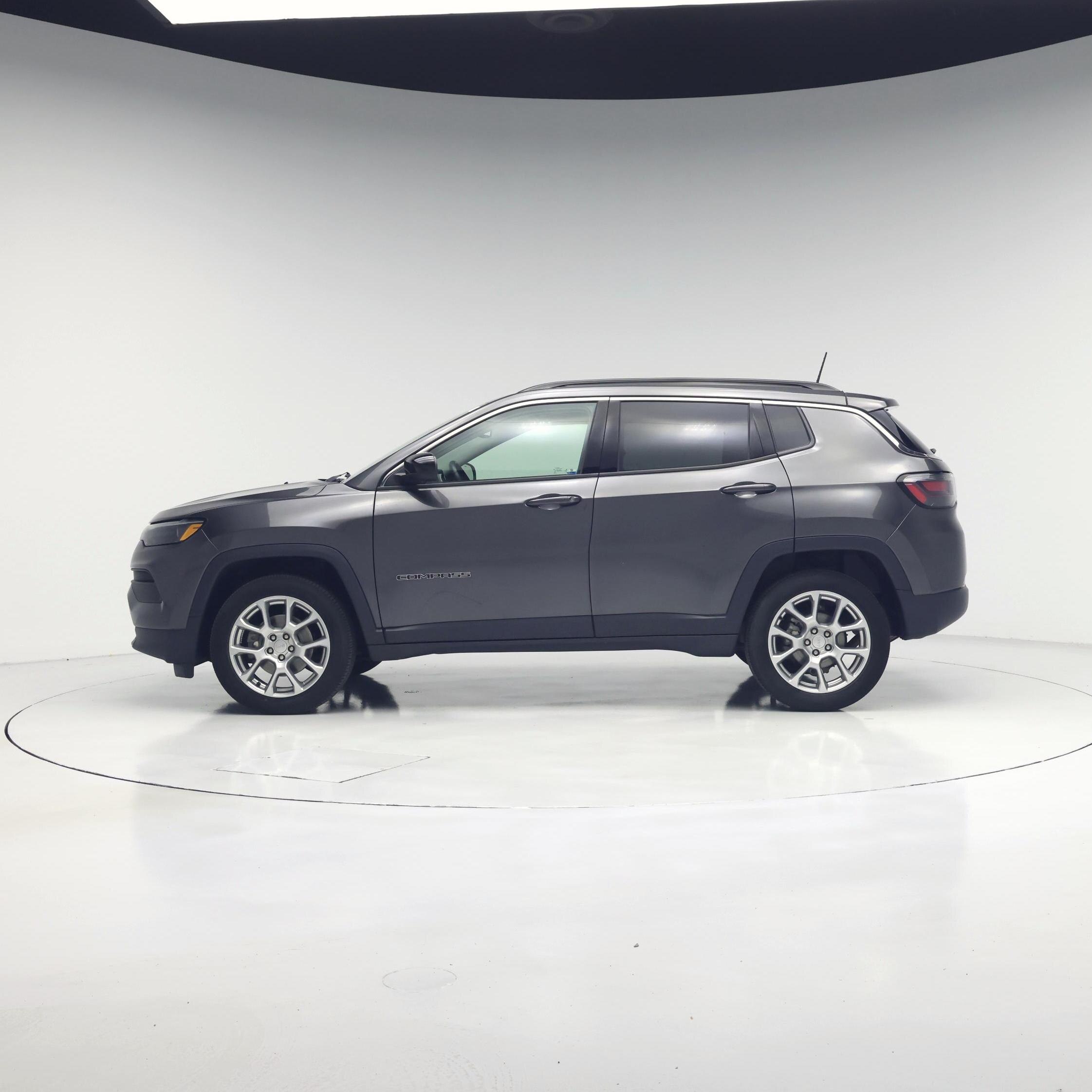 Thumbnail: 2022 Jeep Compass - 3