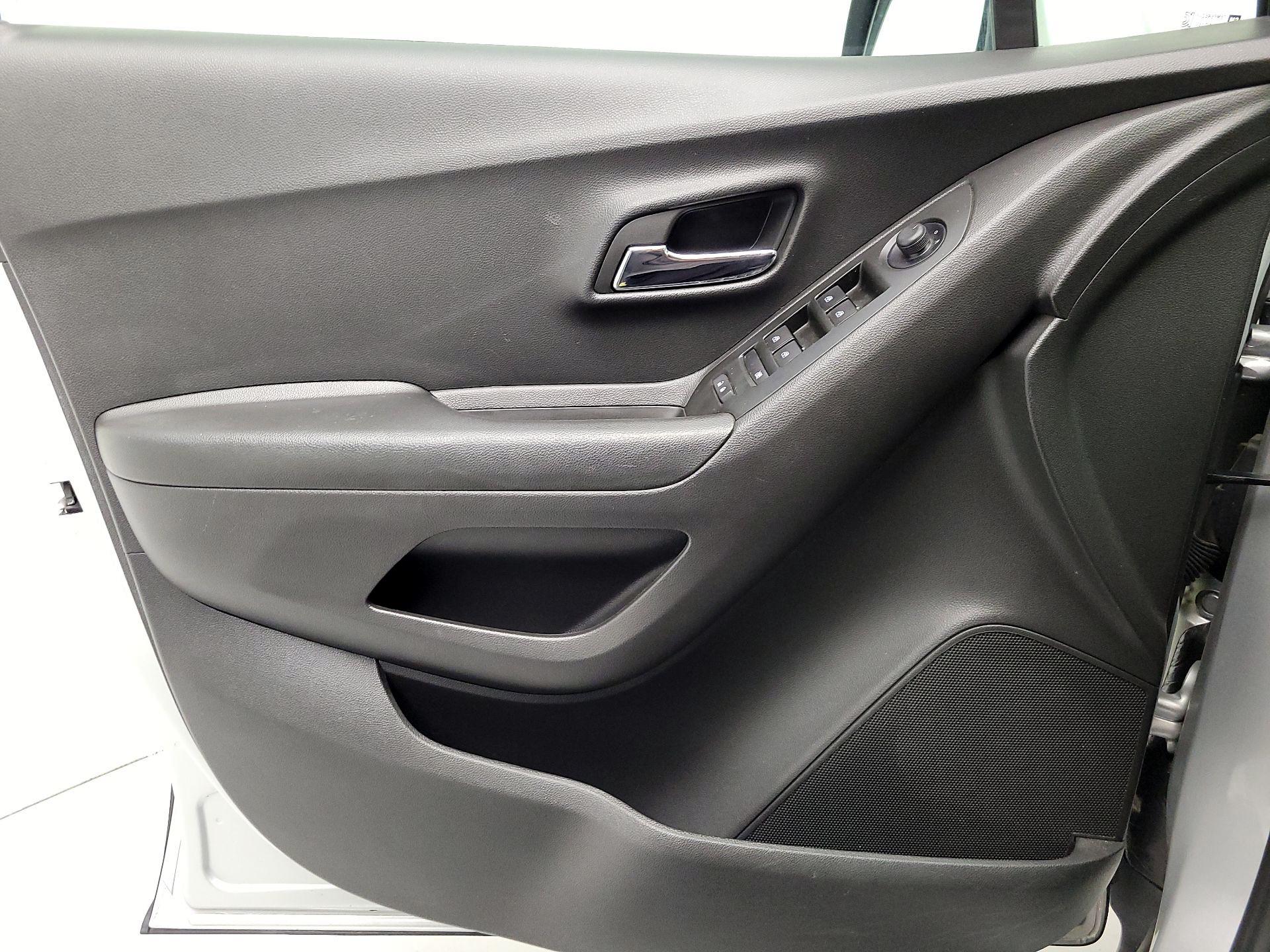Thumbnail: 2022 Chevrolet Trax - 12