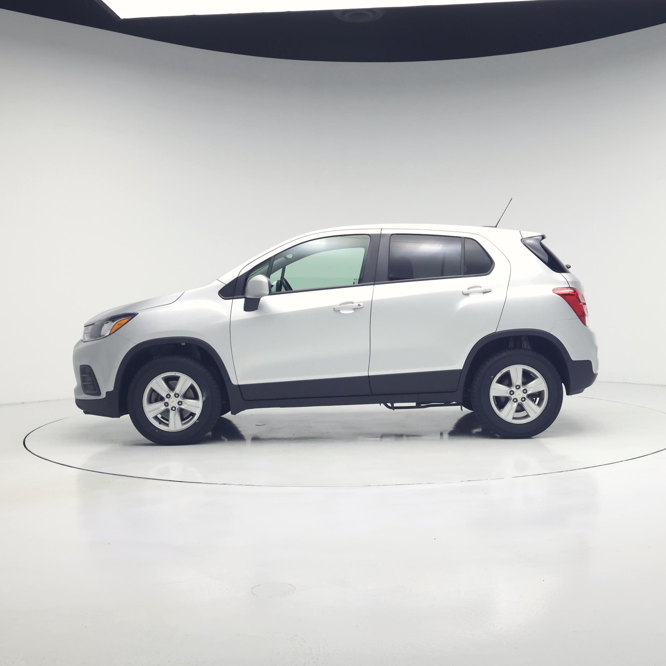 Thumbnail: 2022 Chevrolet Trax - 3