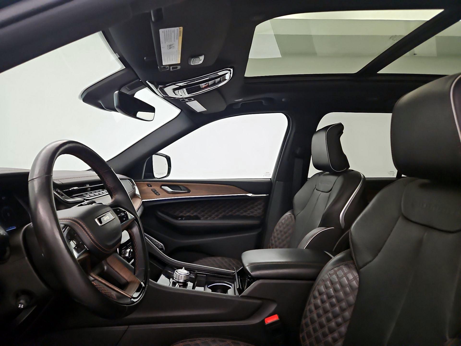 Thumbnail: 2023 Jeep Grand Cherokee - 20