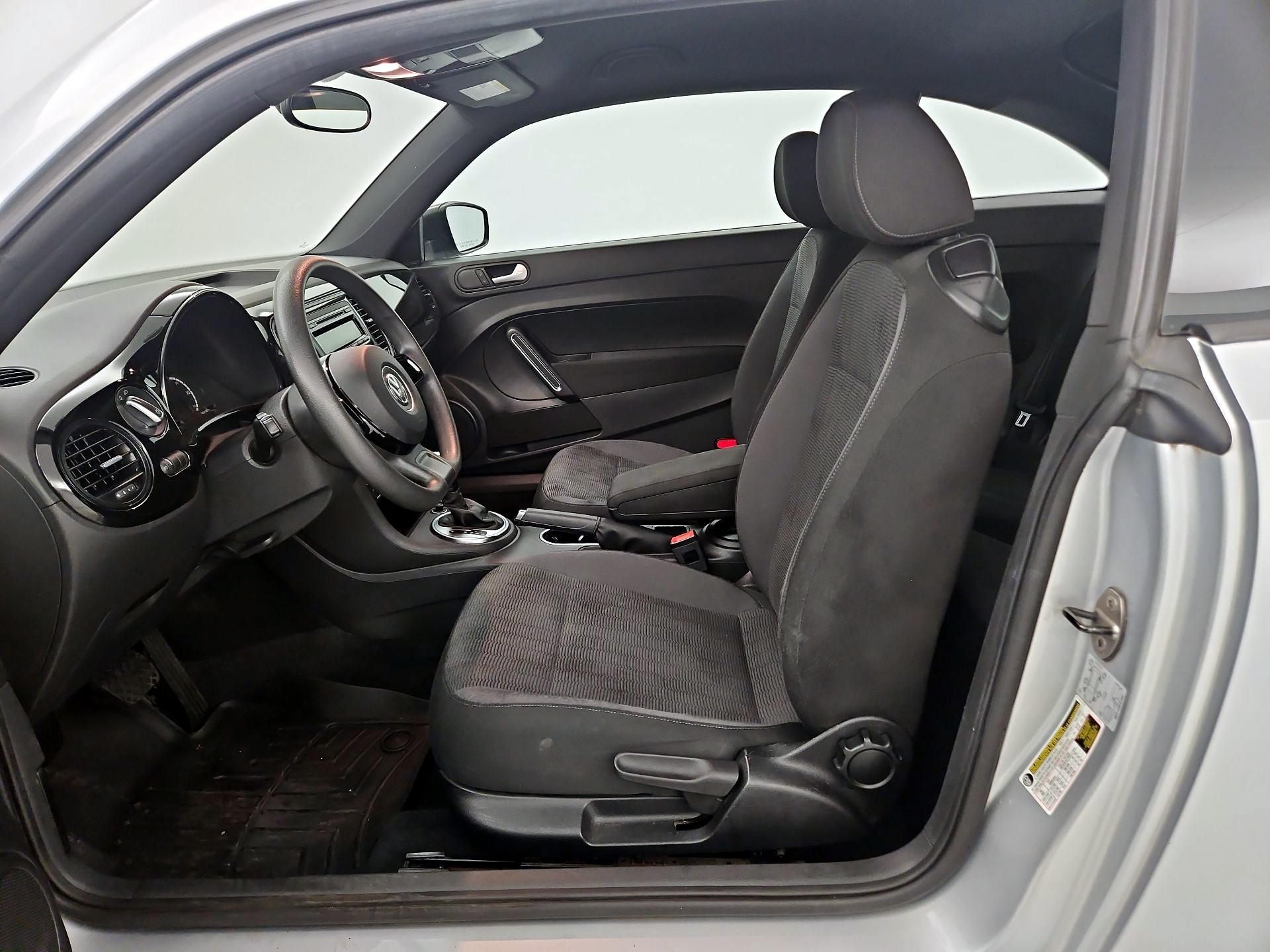 Thumbnail: 2014 Volkswagen Beetle - 9