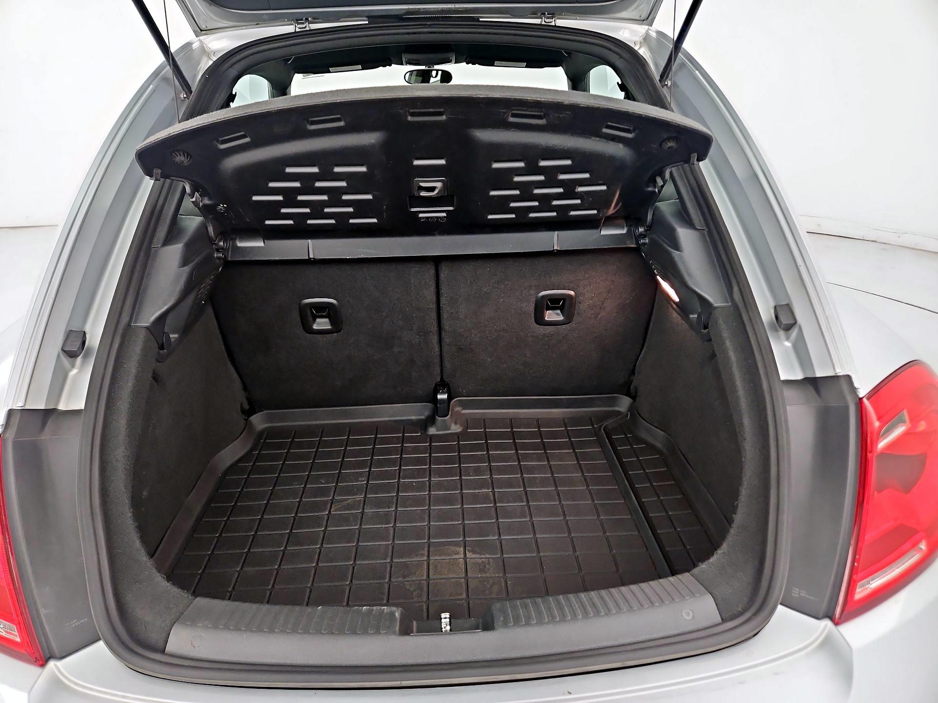 Thumbnail: 2014 Volkswagen Beetle - 16