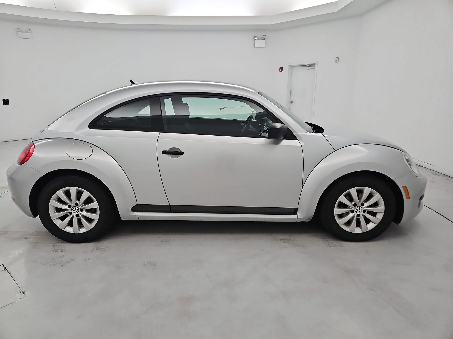 Thumbnail: 2014 Volkswagen Beetle - 4
