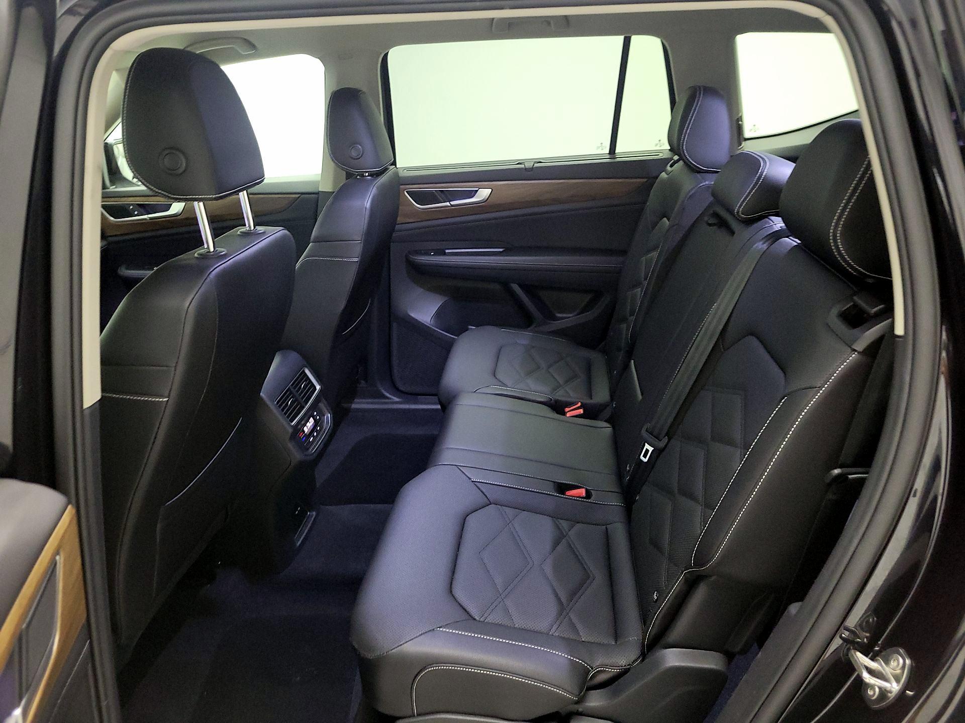 Thumbnail: 2025 Volkswagen Atlas - 18
