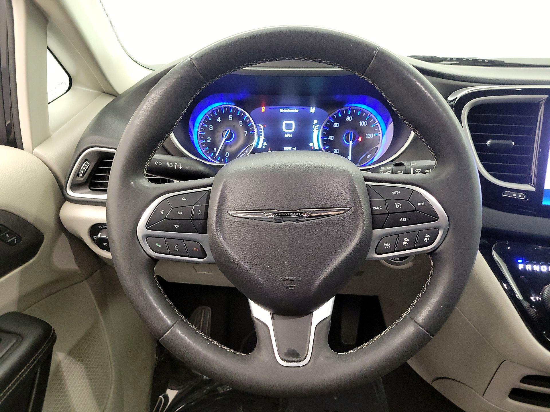 Thumbnail: 2023 Chrysler Pacifica - 10
