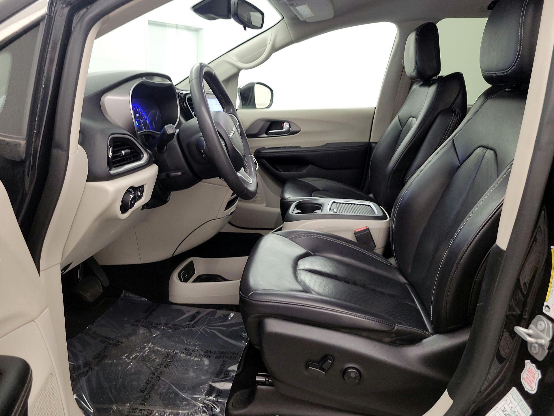 Thumbnail: 2023 Chrysler Pacifica - 11
