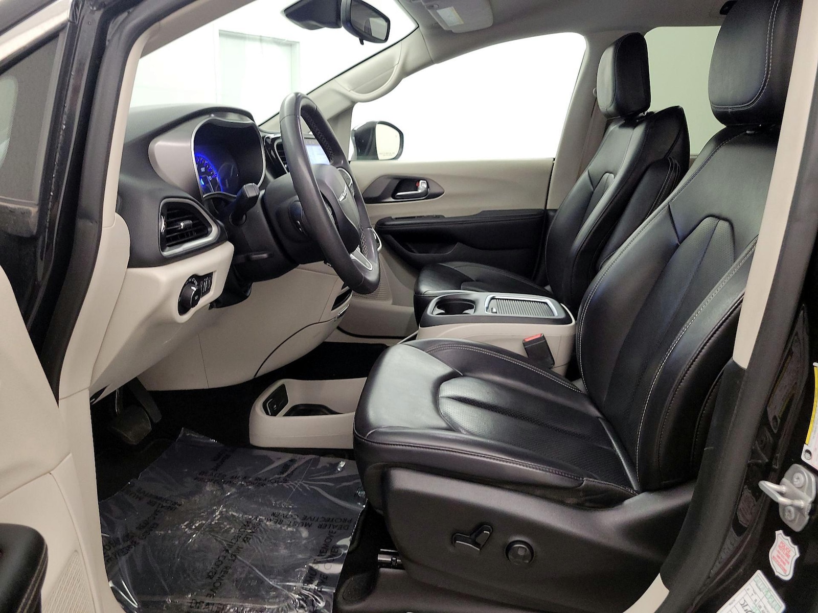 2023 Chrysler Pacifica Touring L - Photo 12