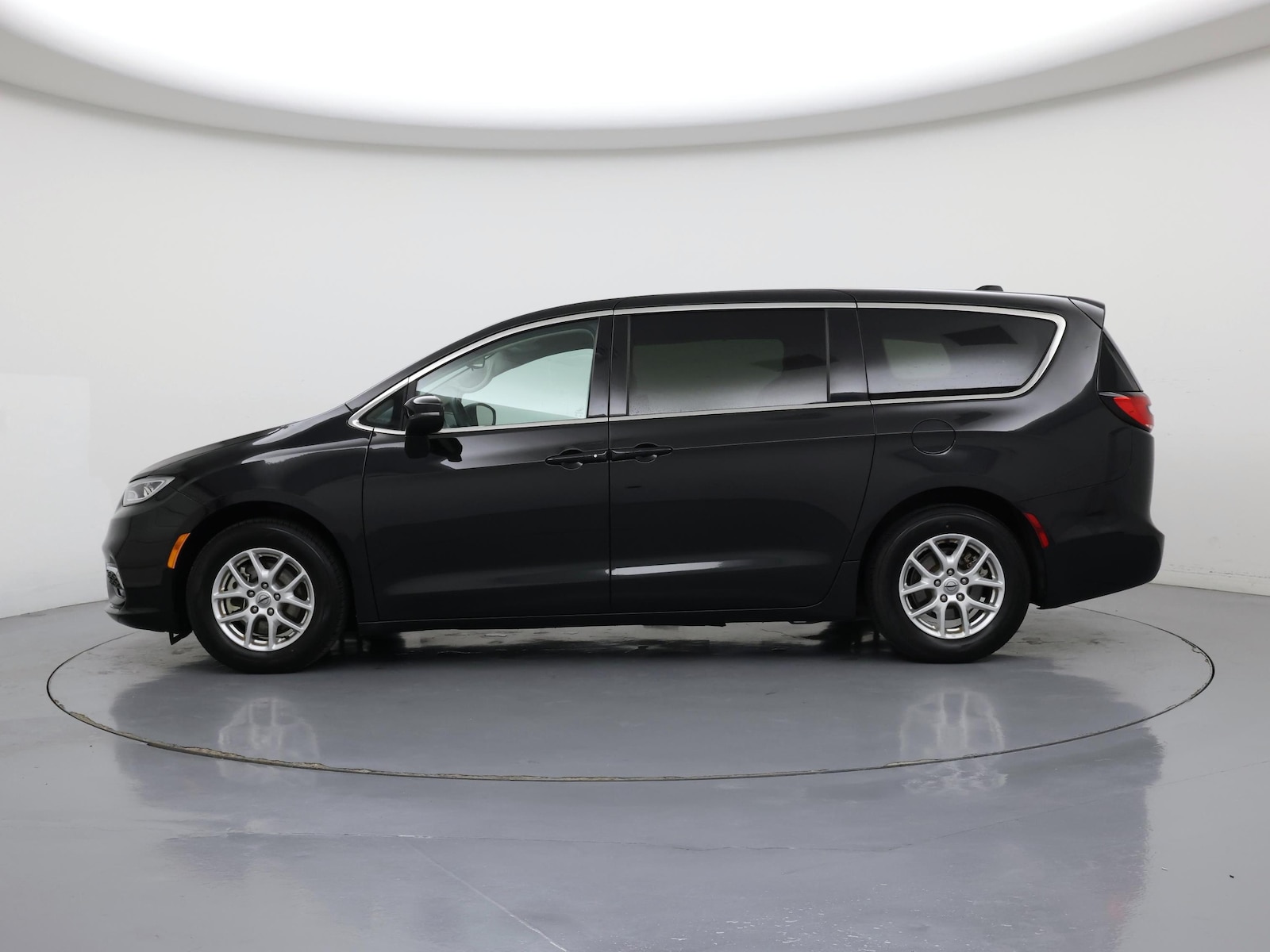 2023 Chrysler Pacifica Touring L - Photo 4