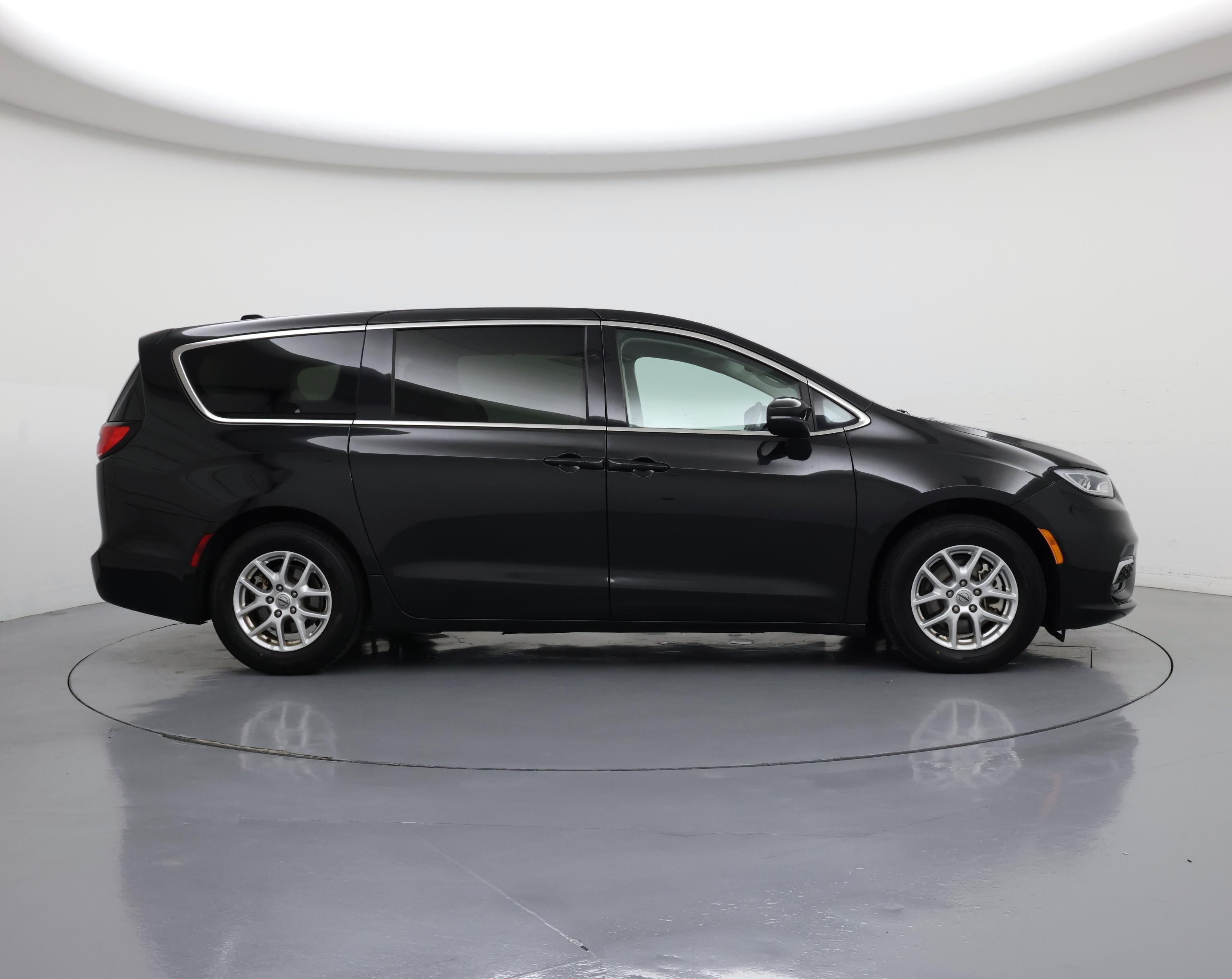 Thumbnail: 2023 Chrysler Pacifica - 7