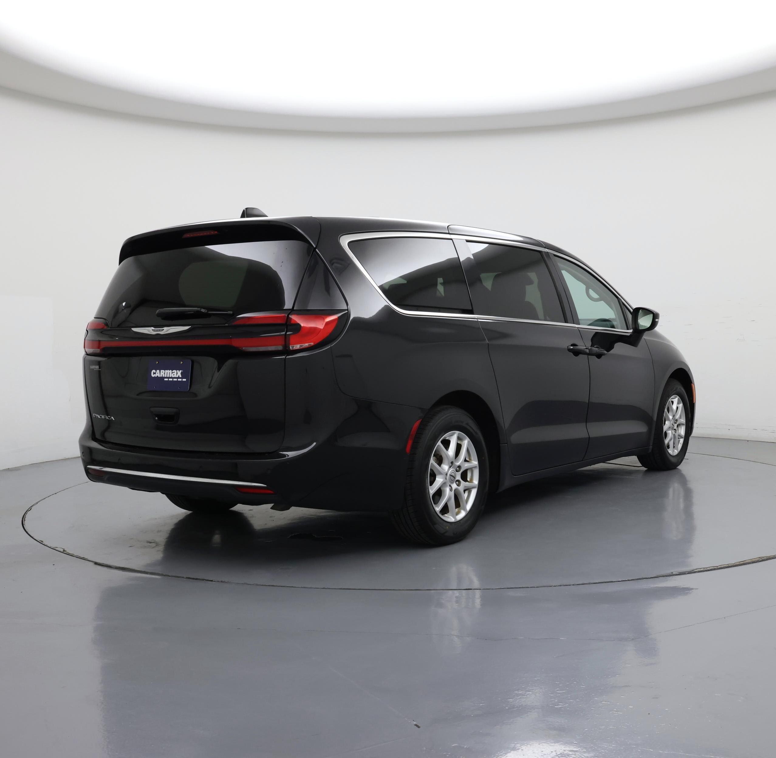 Thumbnail: 2023 Chrysler Pacifica - 8