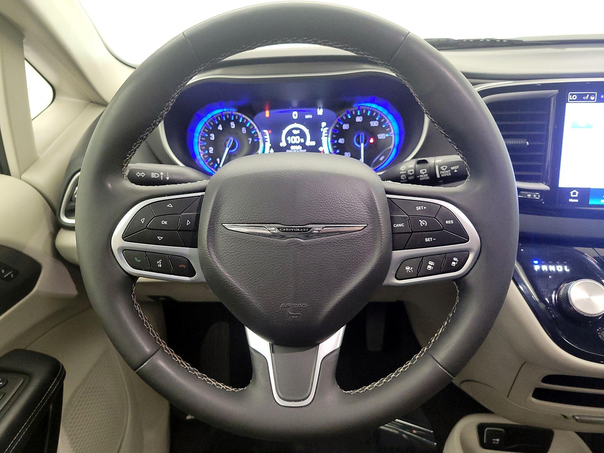Thumbnail: 2023 Chrysler Pacifica - 10