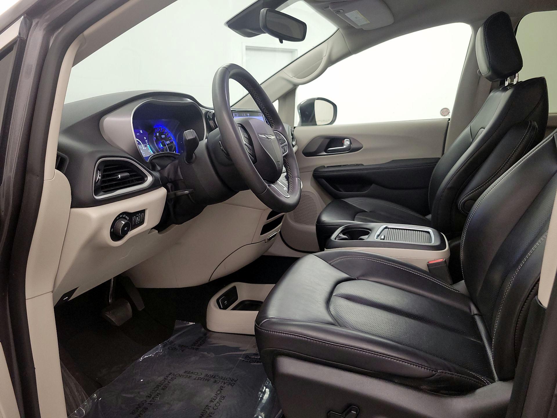 Thumbnail: 2023 Chrysler Pacifica - 11