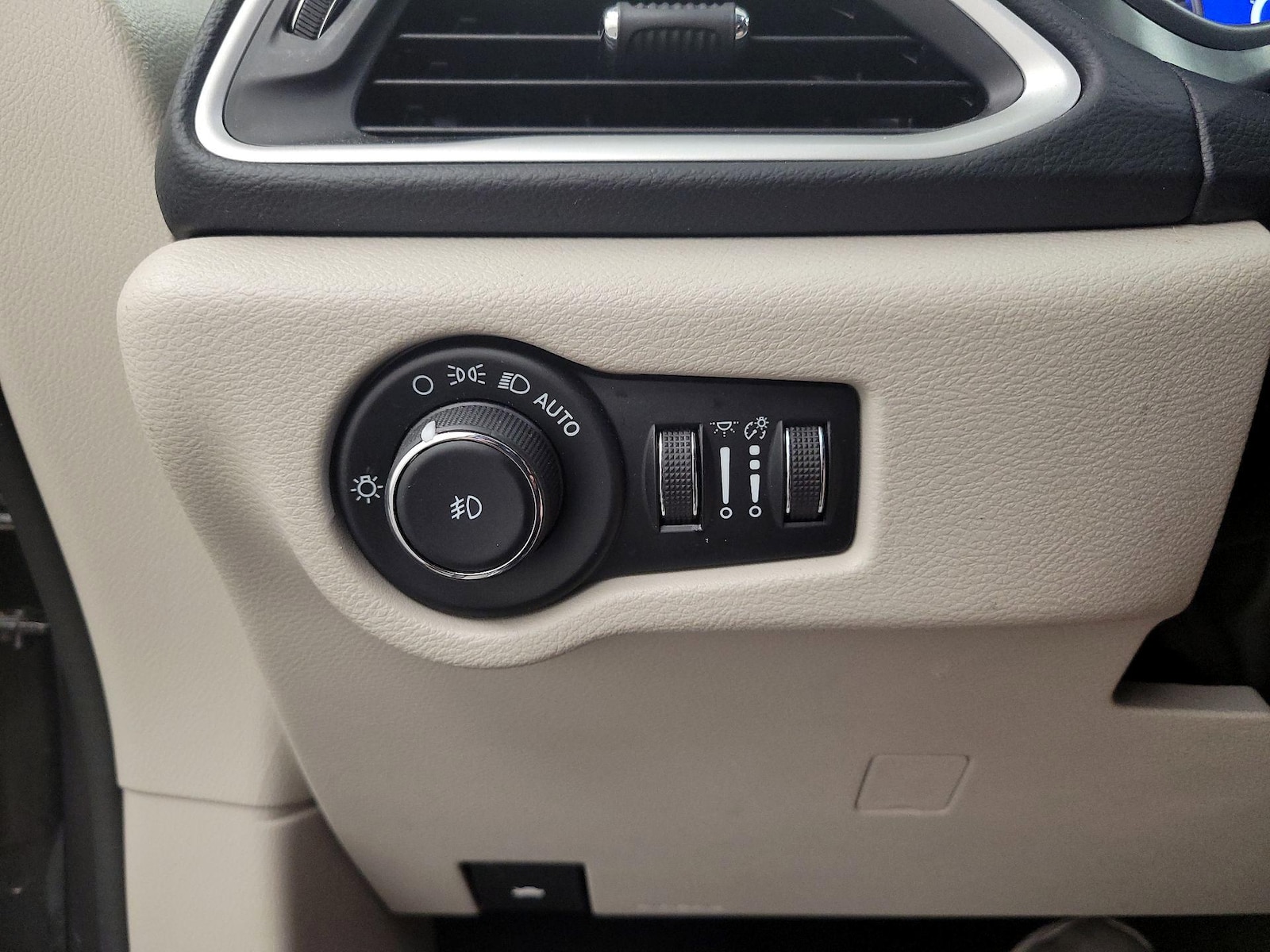 2023 Chrysler Pacifica Touring L - Photo 14