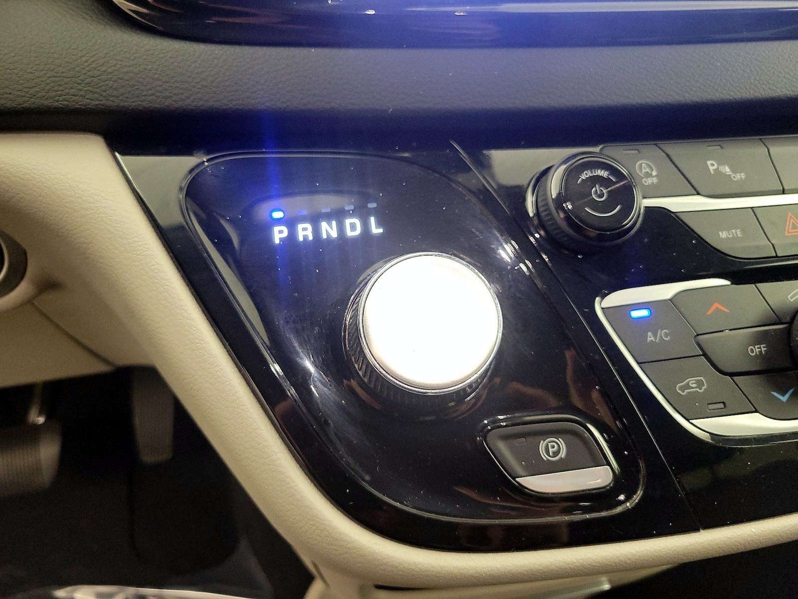 2023 Chrysler Pacifica Touring L - Photo 18