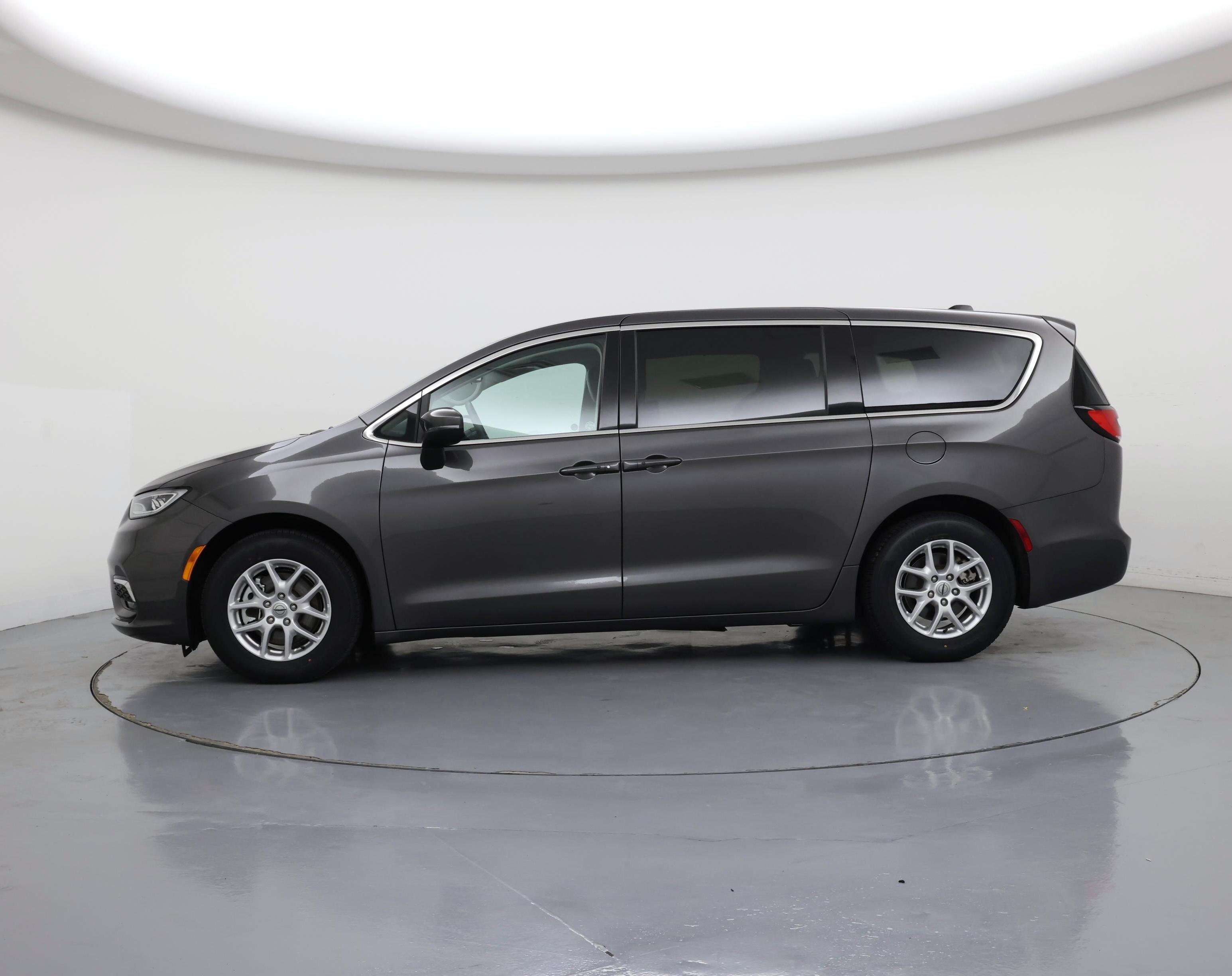 Thumbnail: 2023 Chrysler Pacifica - 3