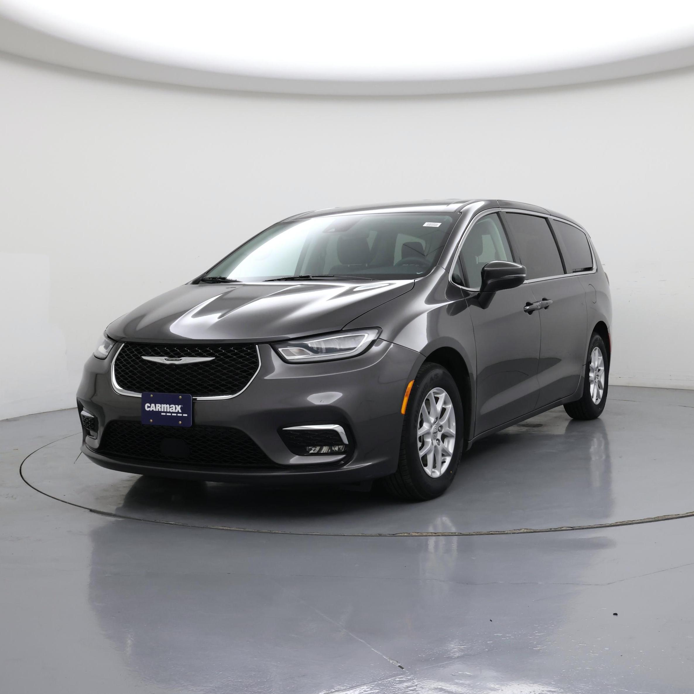 Thumbnail: 2023 Chrysler Pacifica - 4