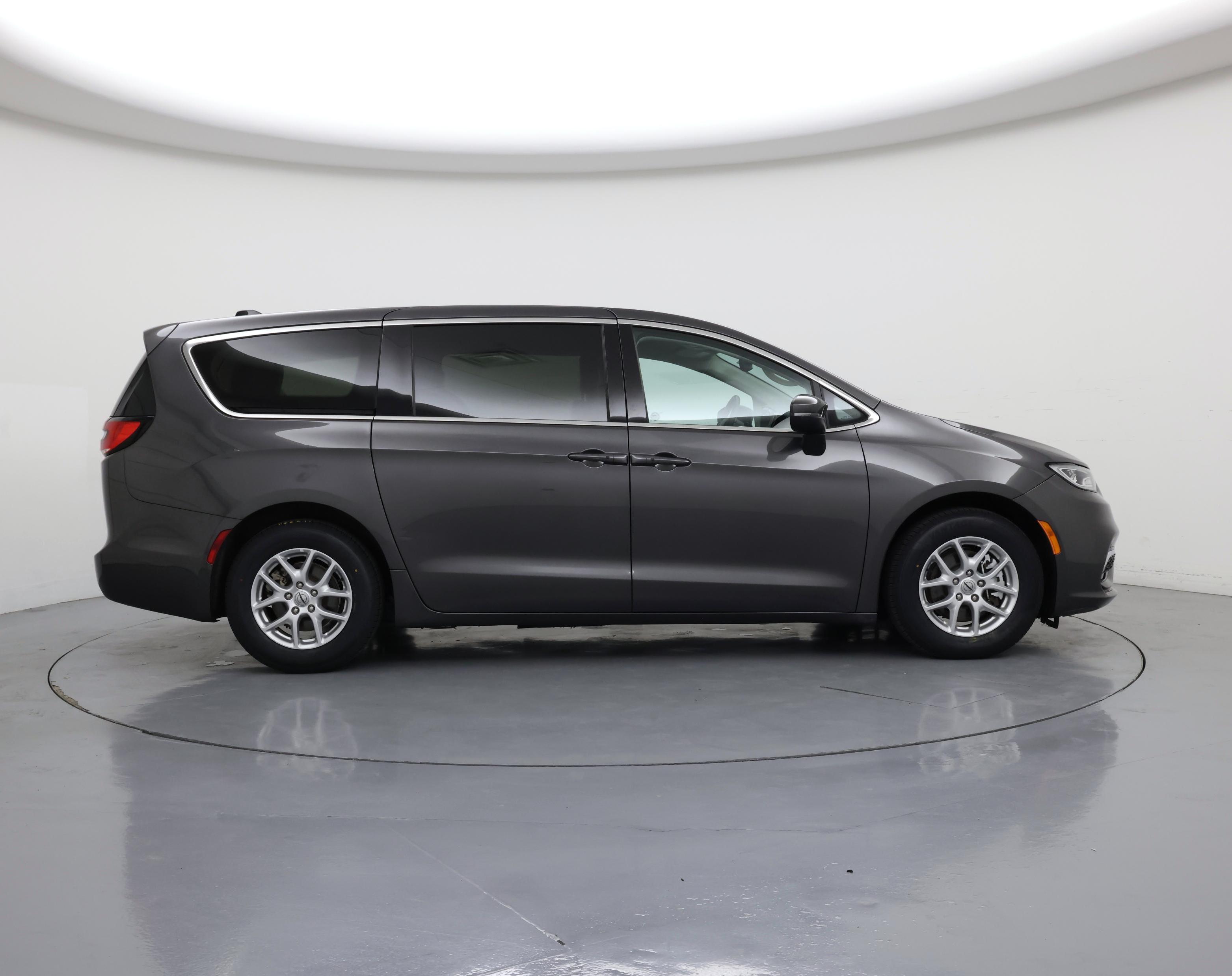 Thumbnail: 2023 Chrysler Pacifica - 7