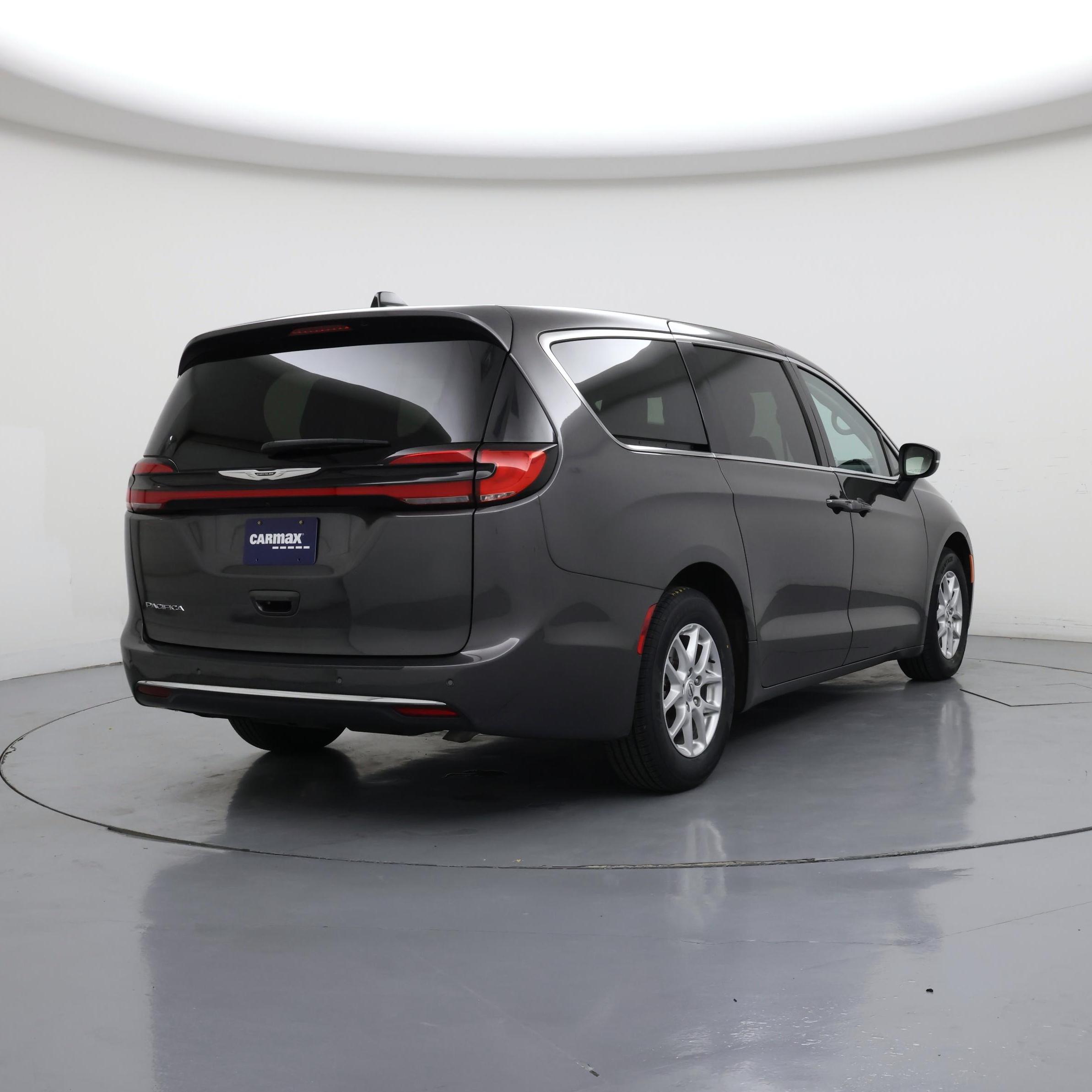 Thumbnail: 2023 Chrysler Pacifica - 8