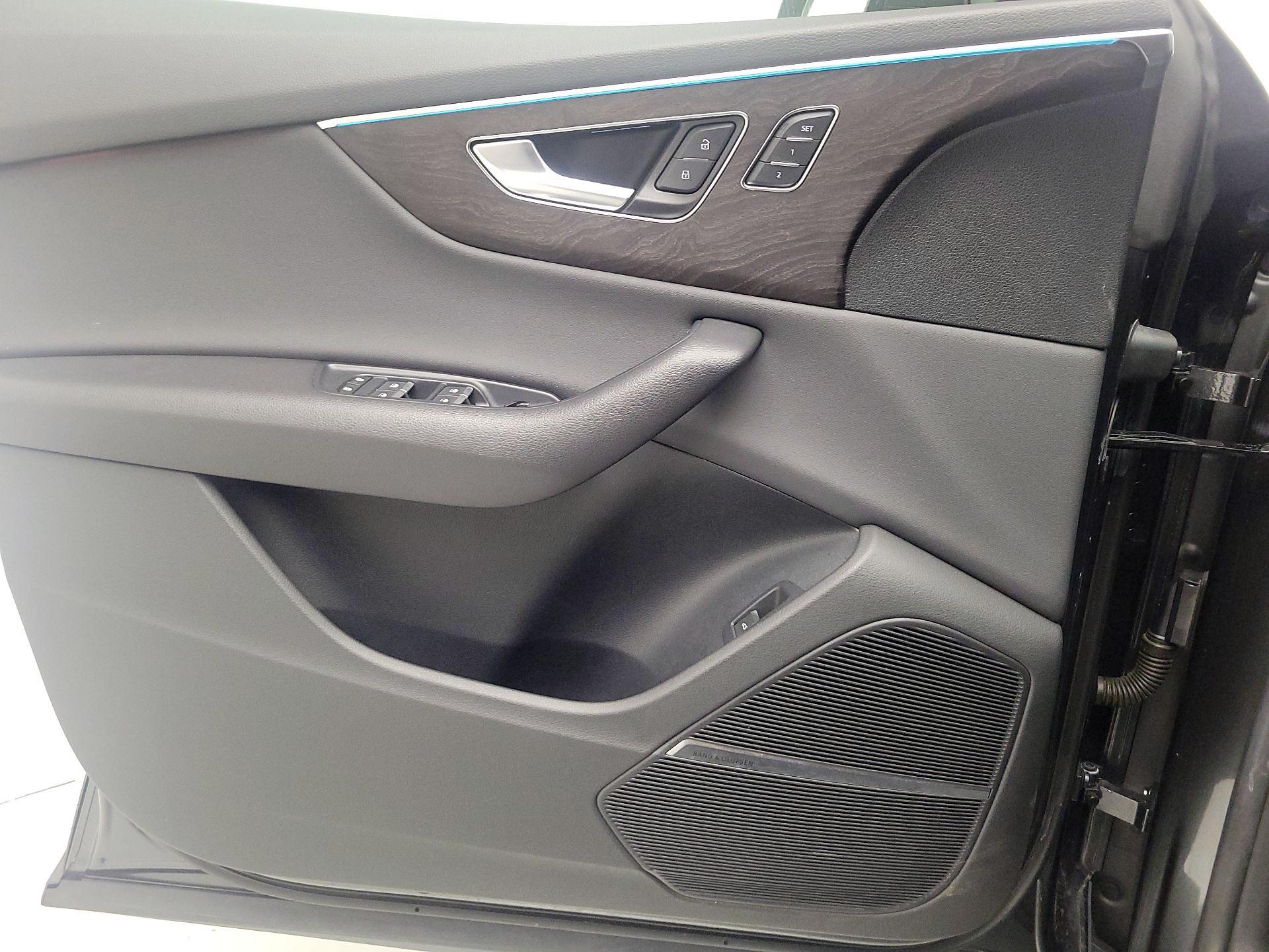 Thumbnail: 2021 Audi Q8 - 12