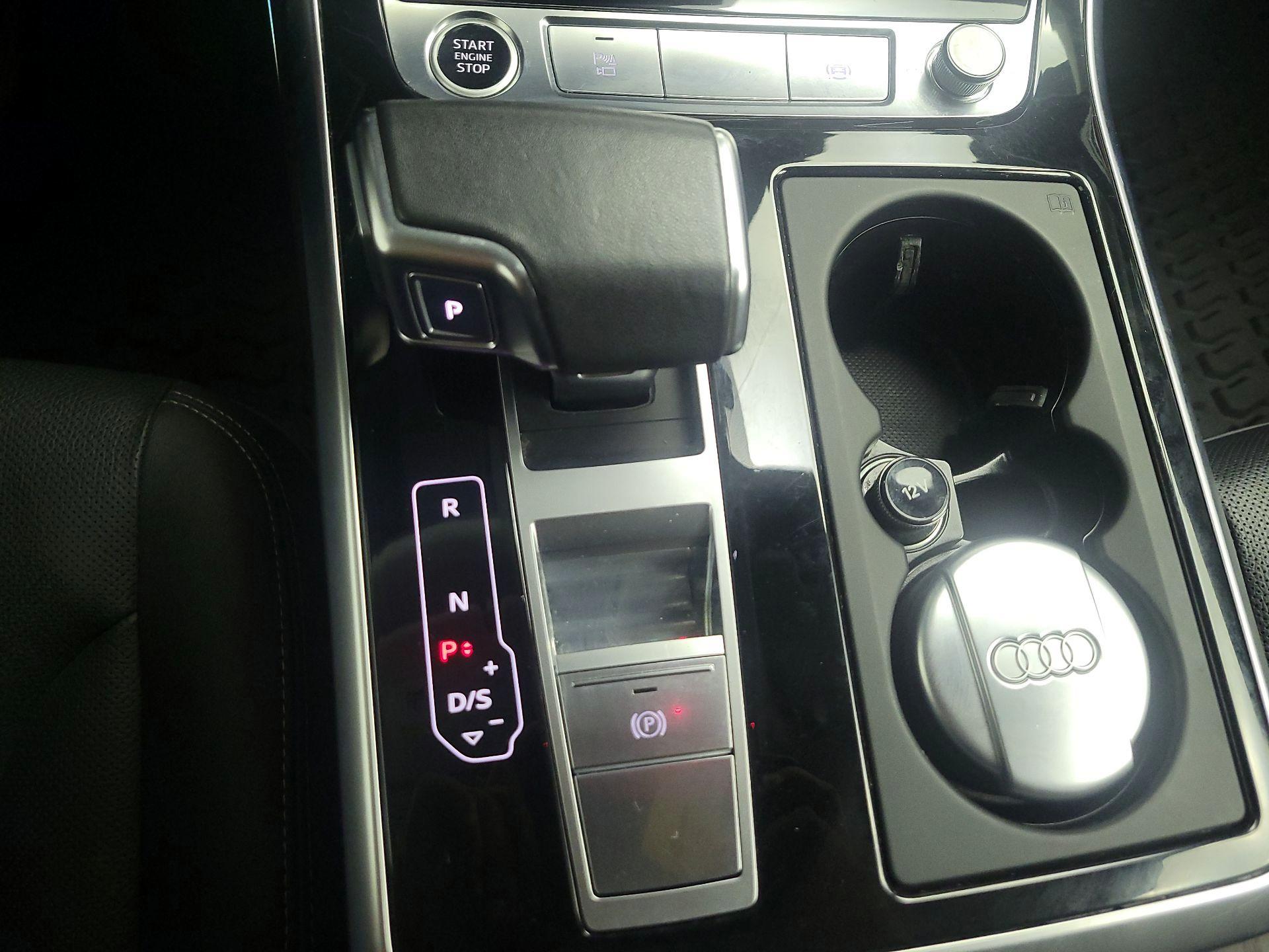 Thumbnail: 2021 Audi Q8 - 15