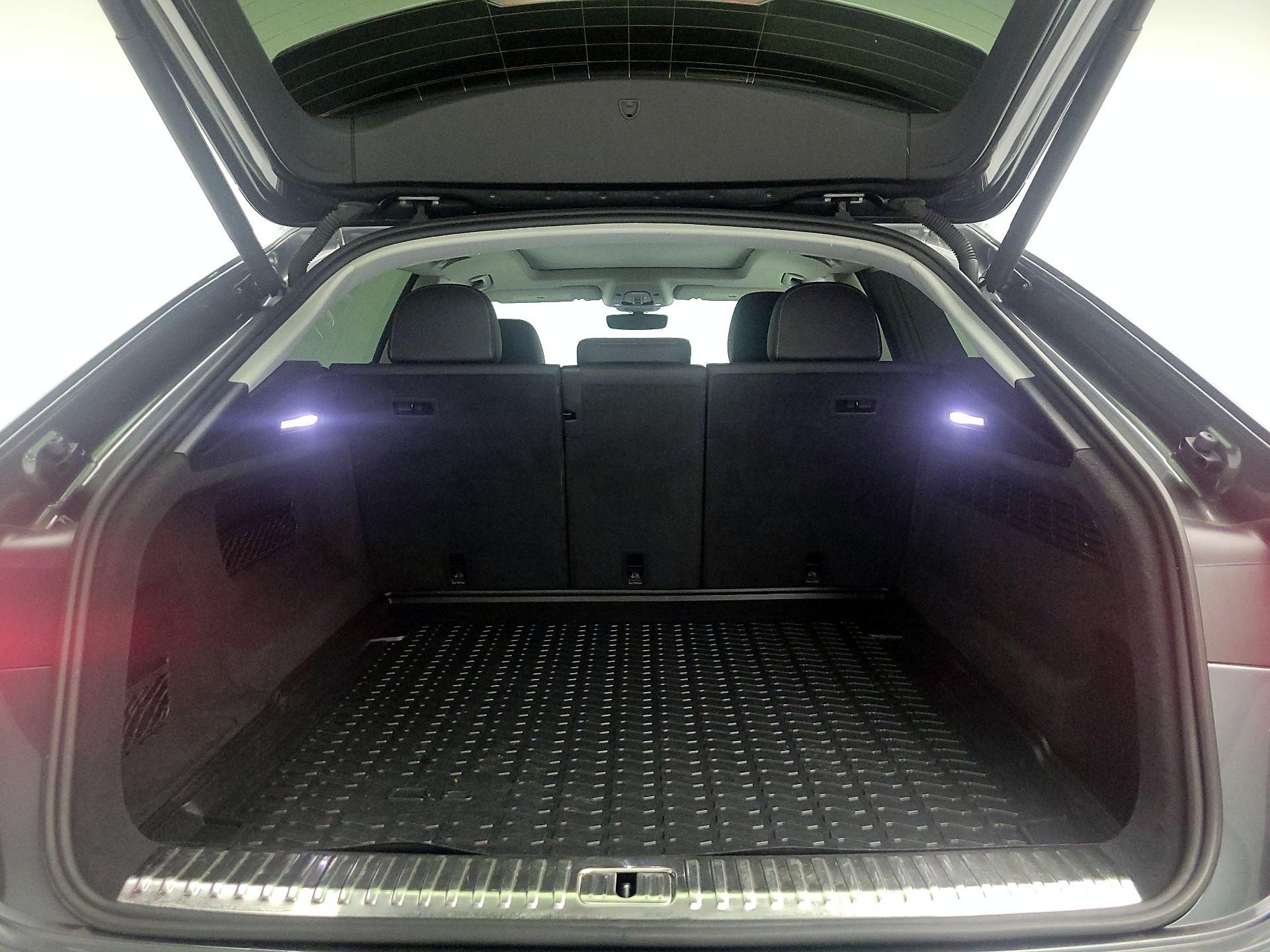Thumbnail: 2021 Audi Q8 - 16
