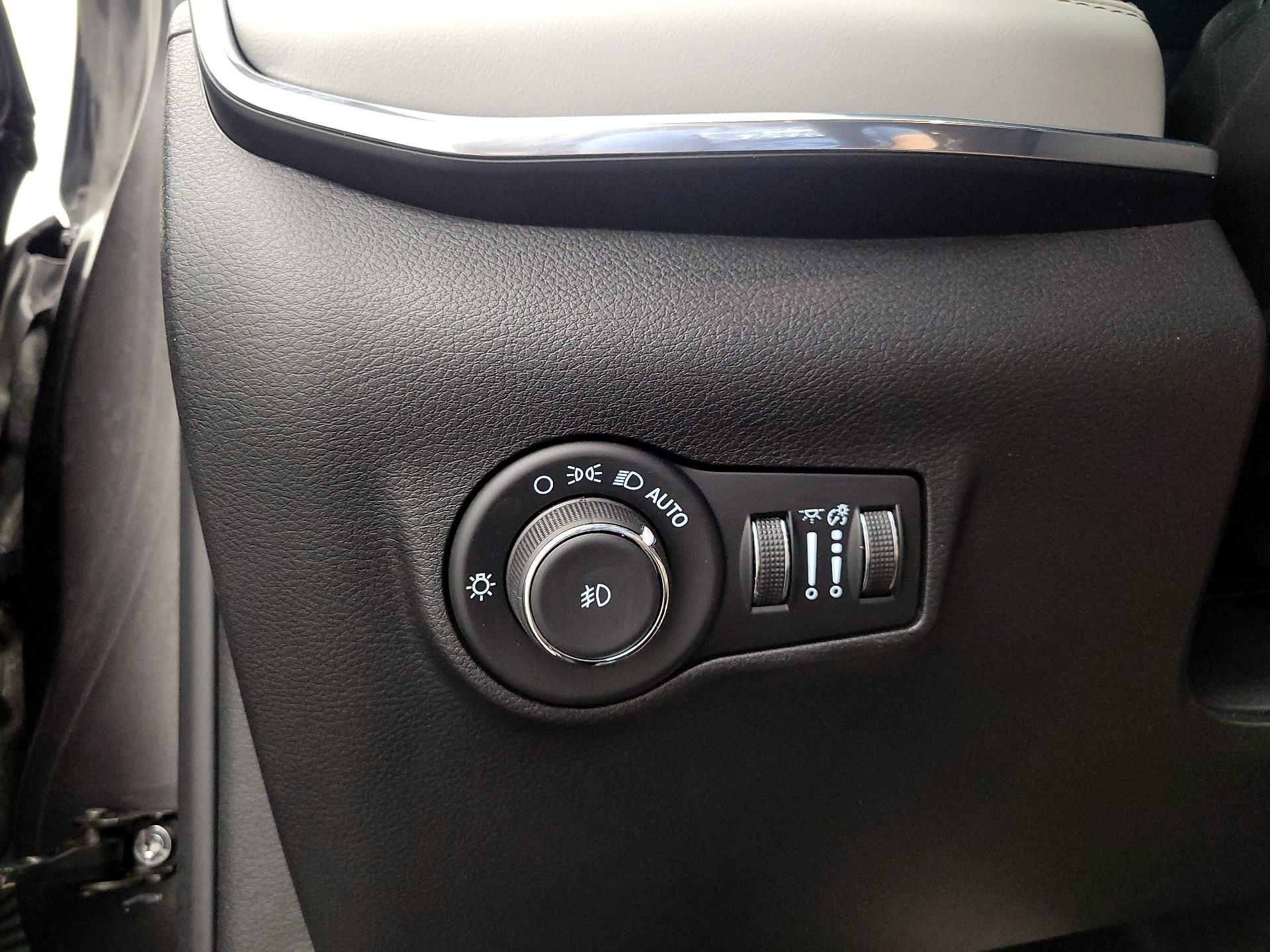 Thumbnail: 2022 Jeep Compass - 13