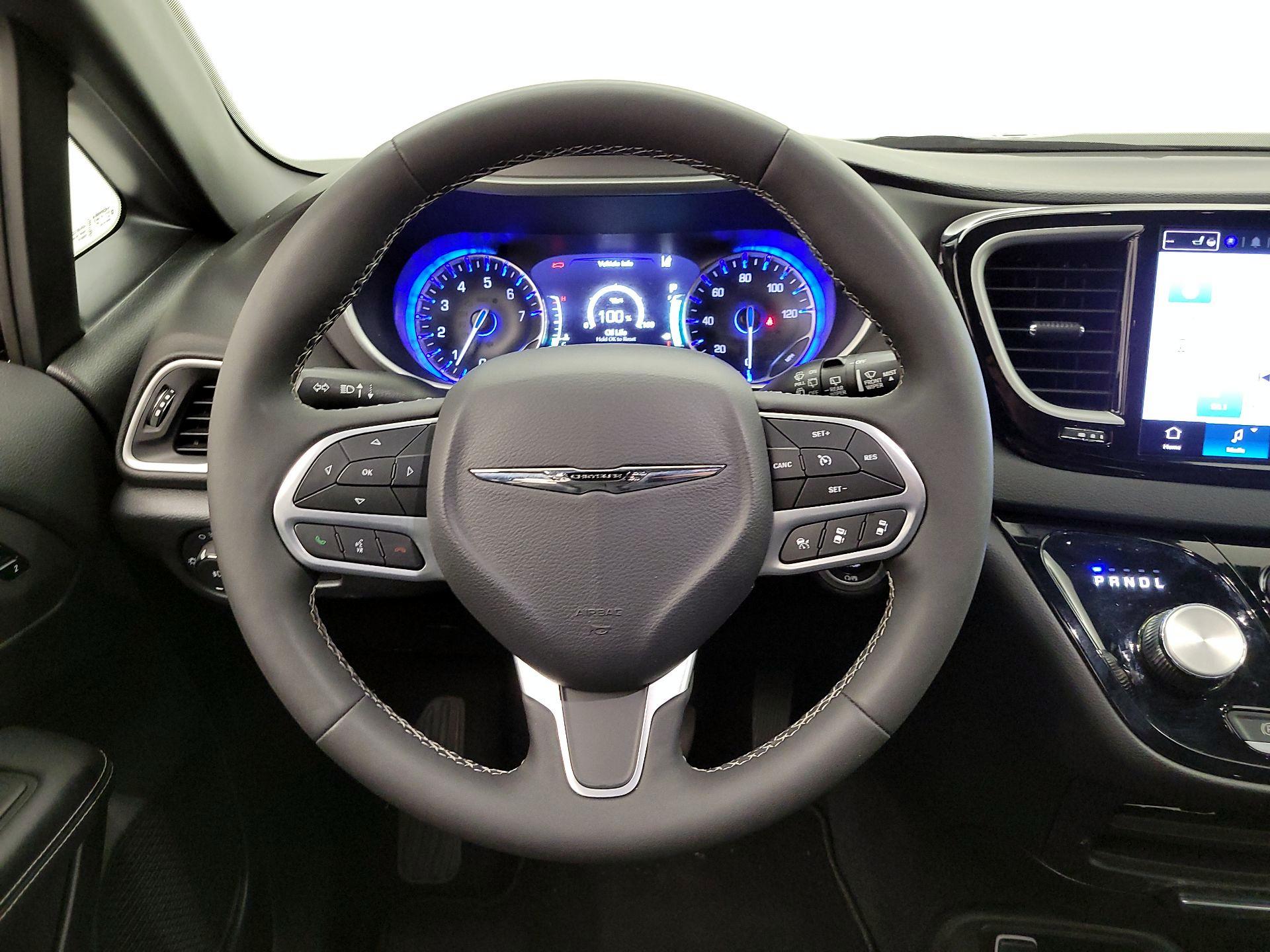 Thumbnail: 2025 Chrysler Pacifica - 10