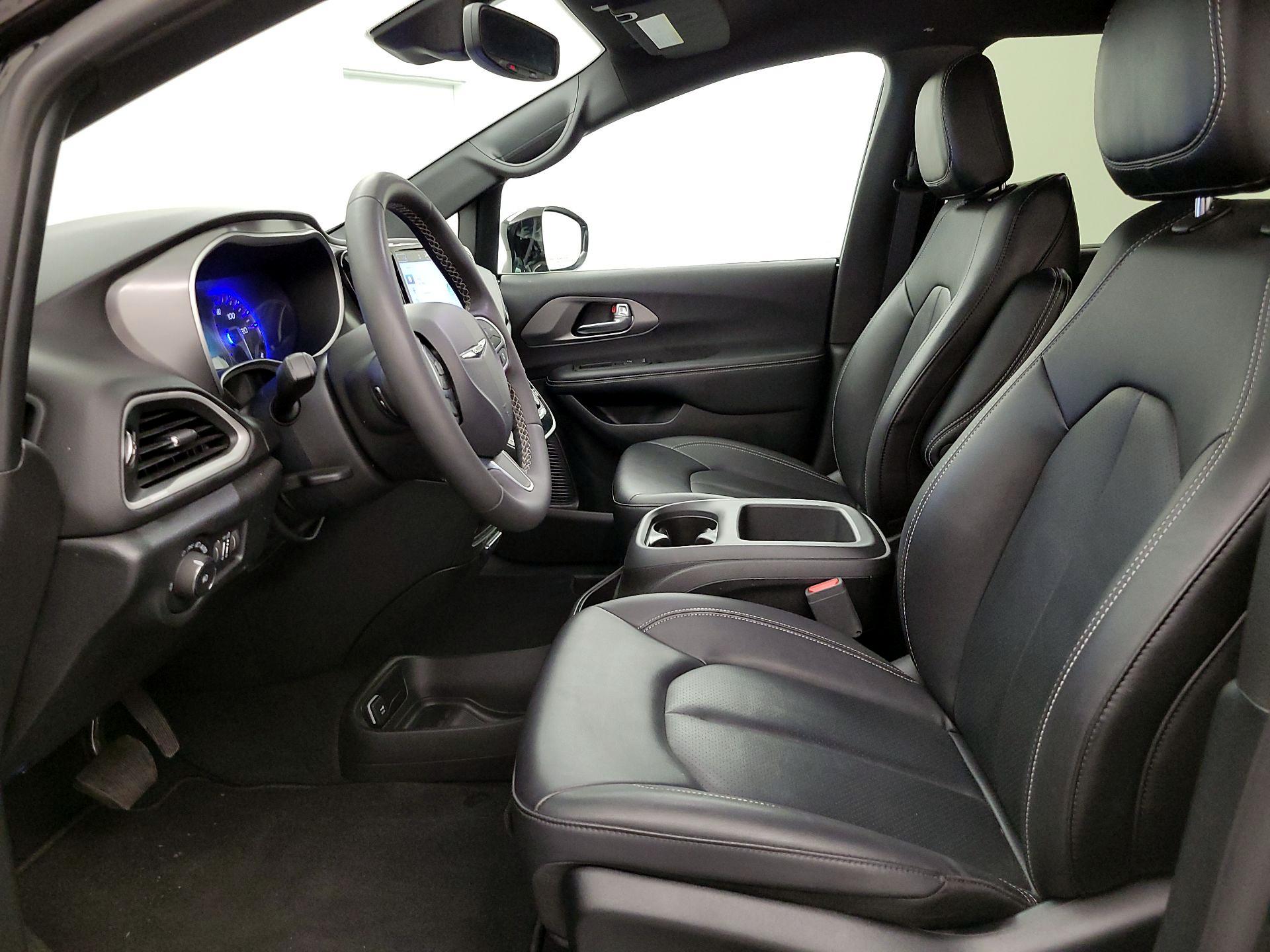 Thumbnail: 2025 Chrysler Pacifica - 11