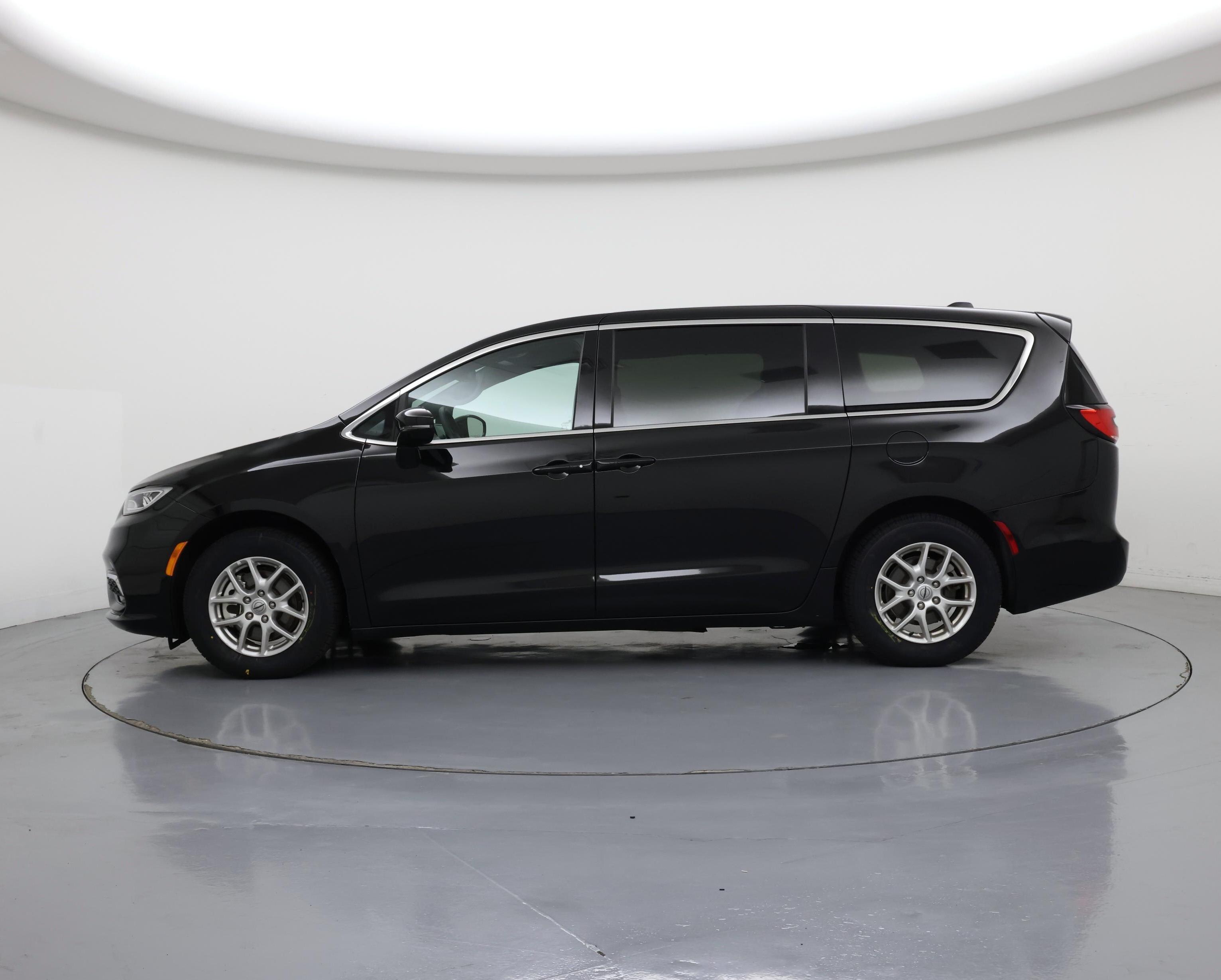 Thumbnail: 2025 Chrysler Pacifica - 3
