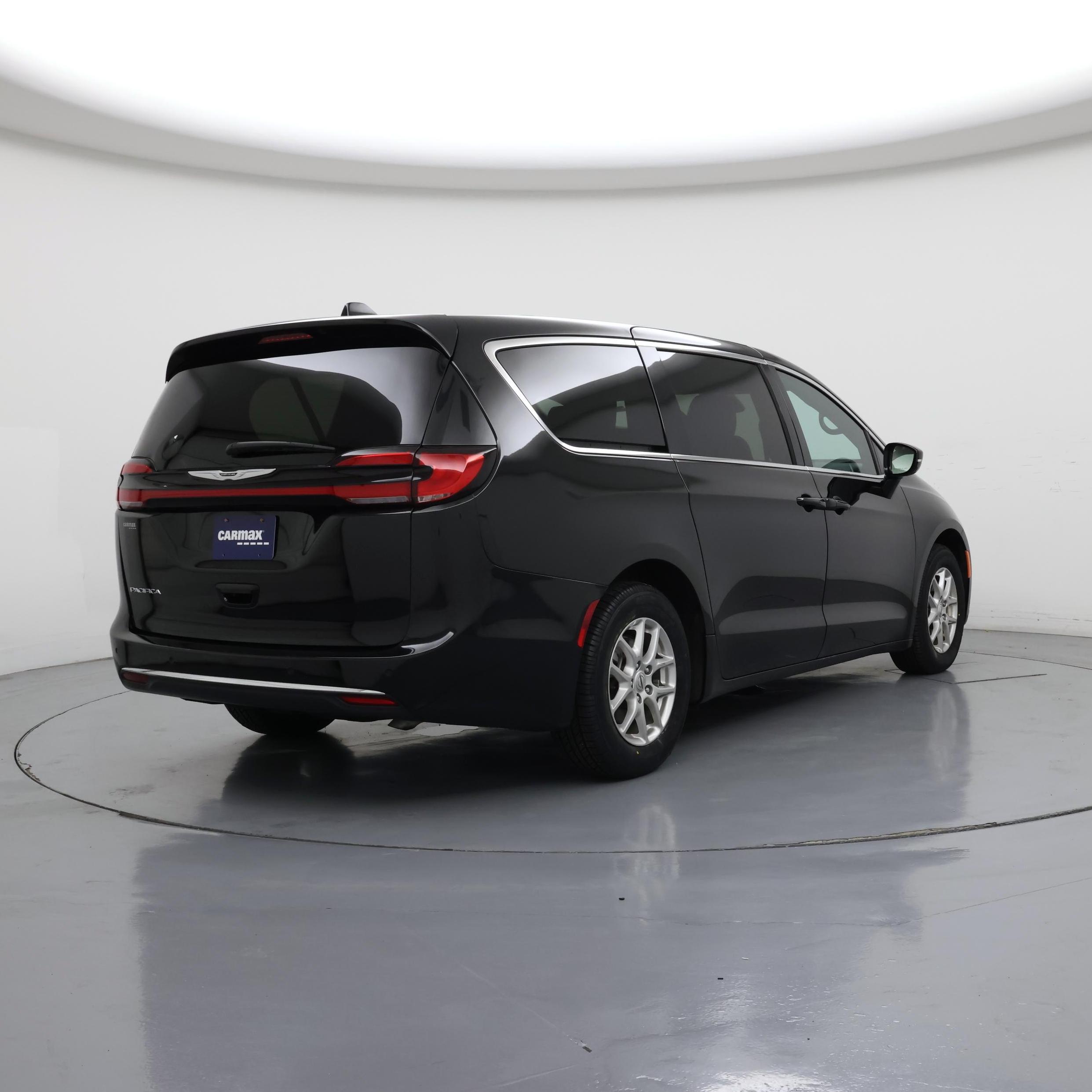 Thumbnail: 2025 Chrysler Pacifica - 8