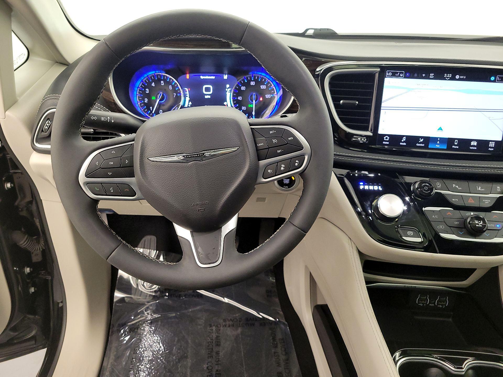 Thumbnail: 2024 Chrysler Pacifica - 10