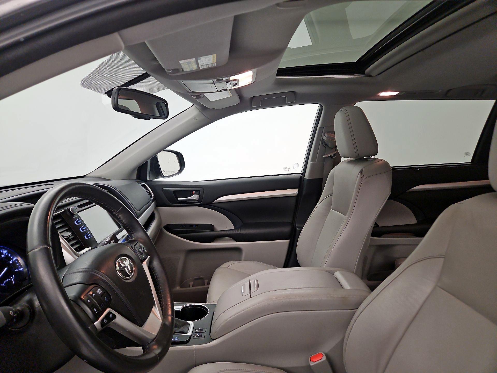 Thumbnail: 2014 Toyota Highlander - 20