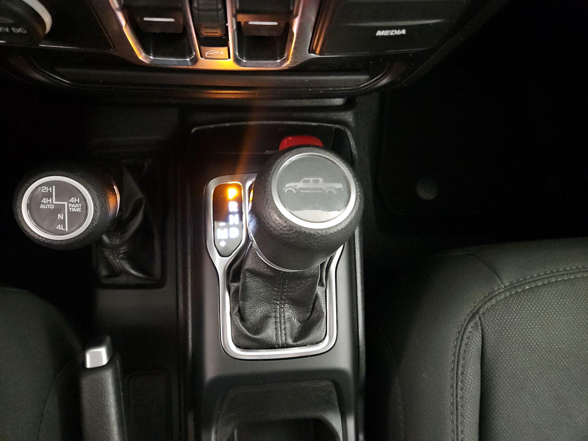 Thumbnail: 2021 Jeep Gladiator - 17