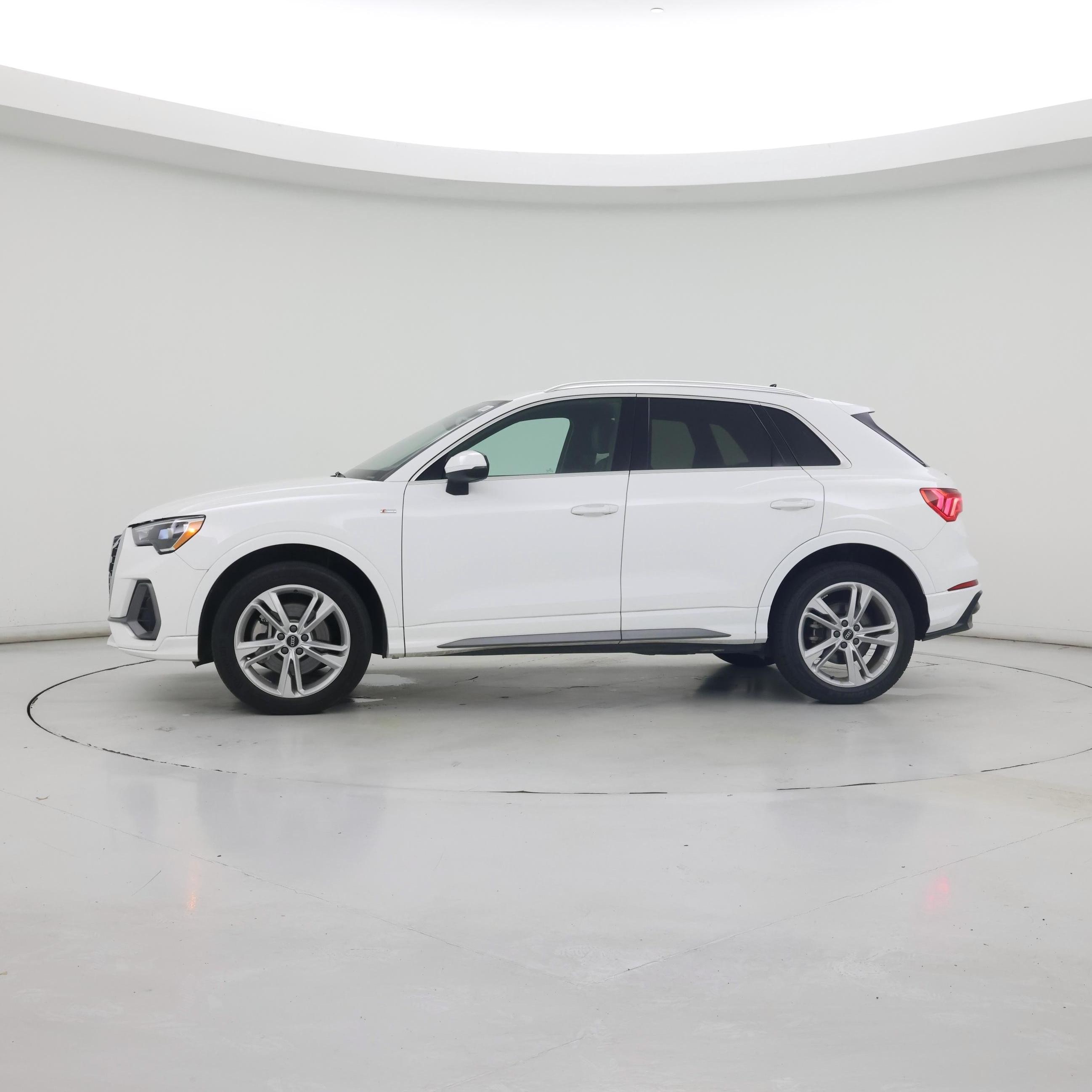 Thumbnail: 2021 Audi Q3 - 3