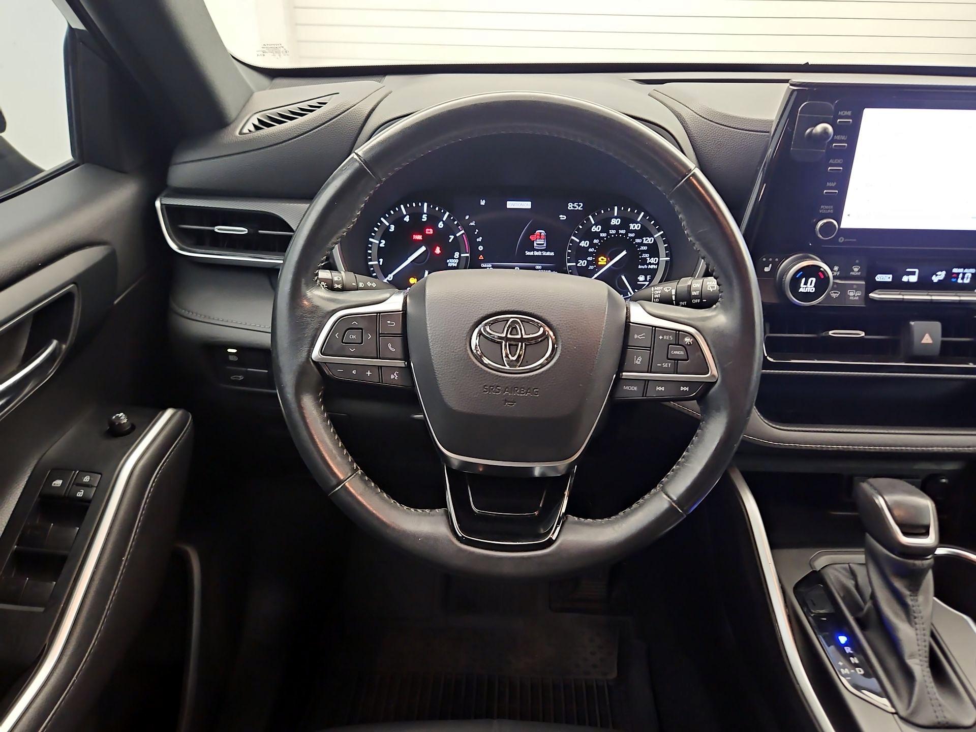 Thumbnail: 2021 Toyota Highlander - 10