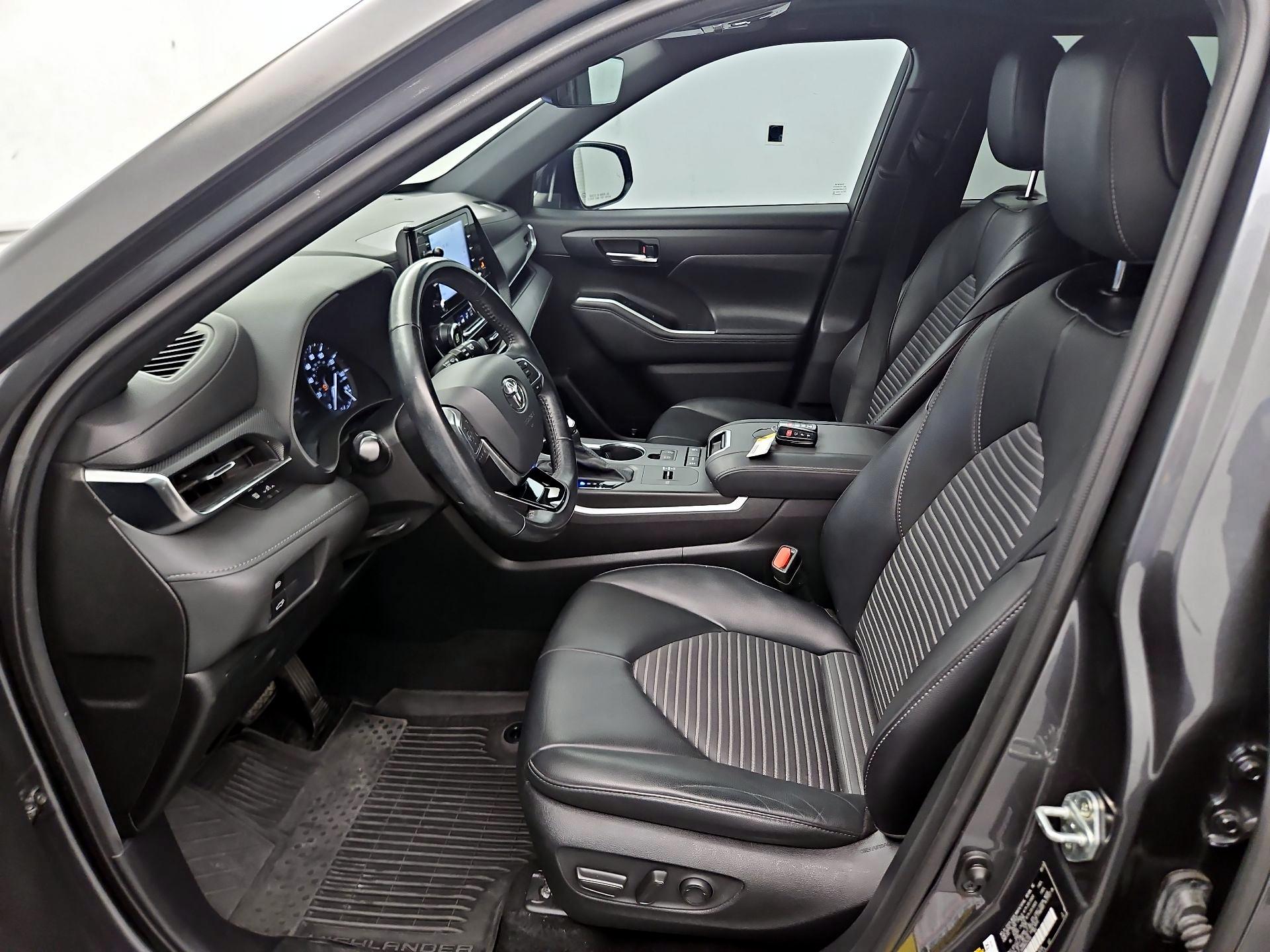 Thumbnail: 2021 Toyota Highlander - 11