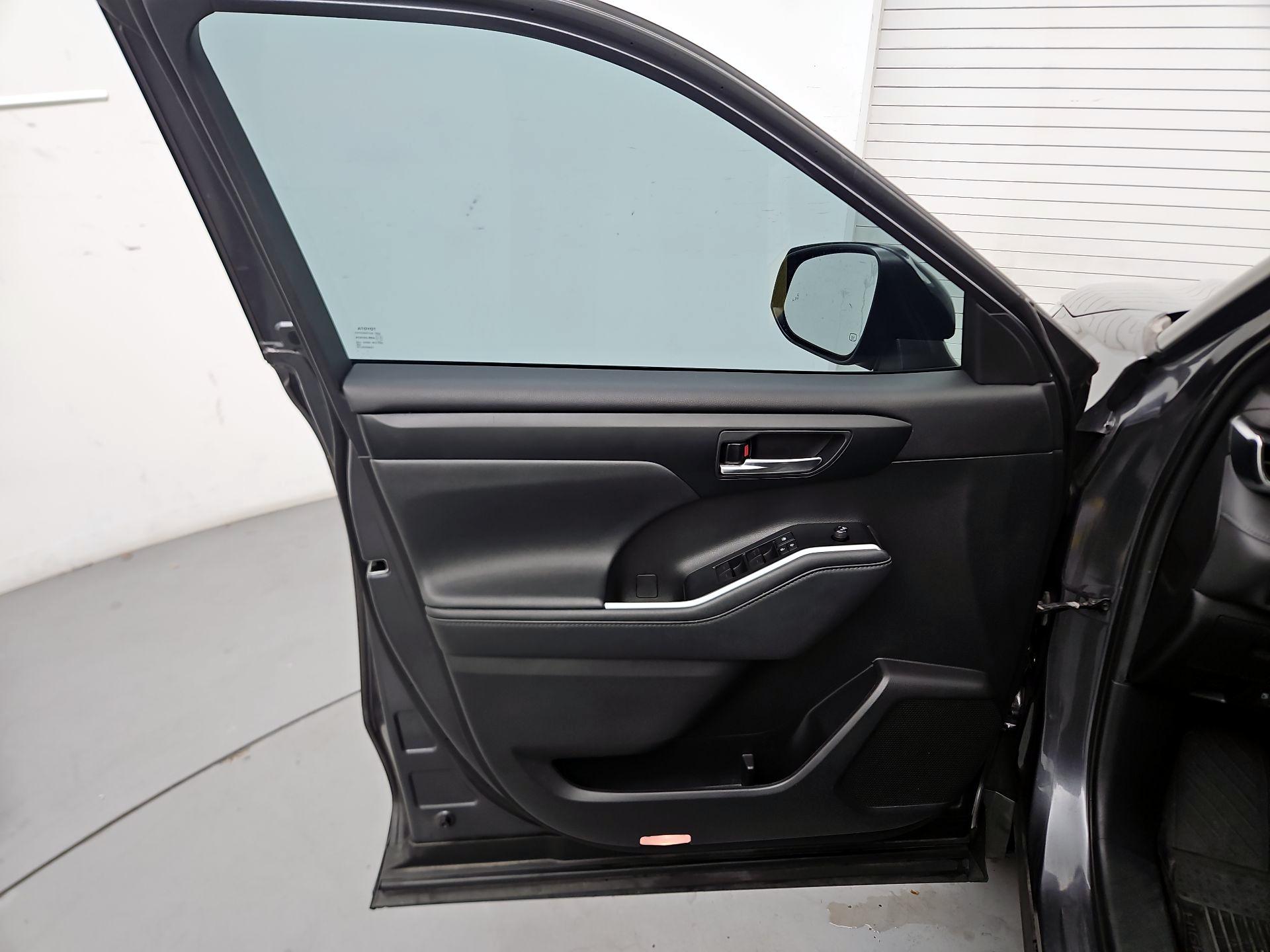 Thumbnail: 2021 Toyota Highlander - 12