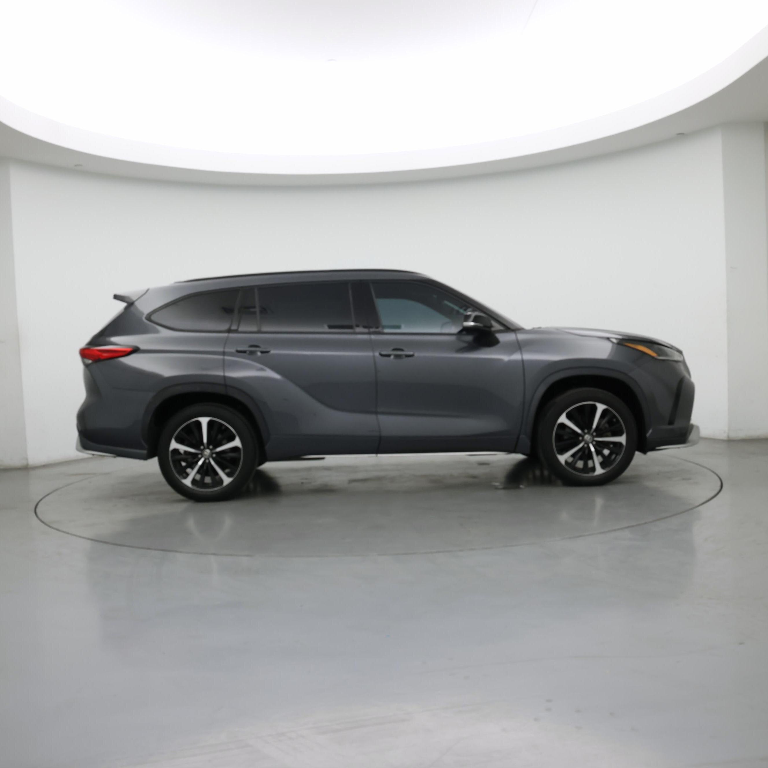 Thumbnail: 2021 Toyota Highlander - 7