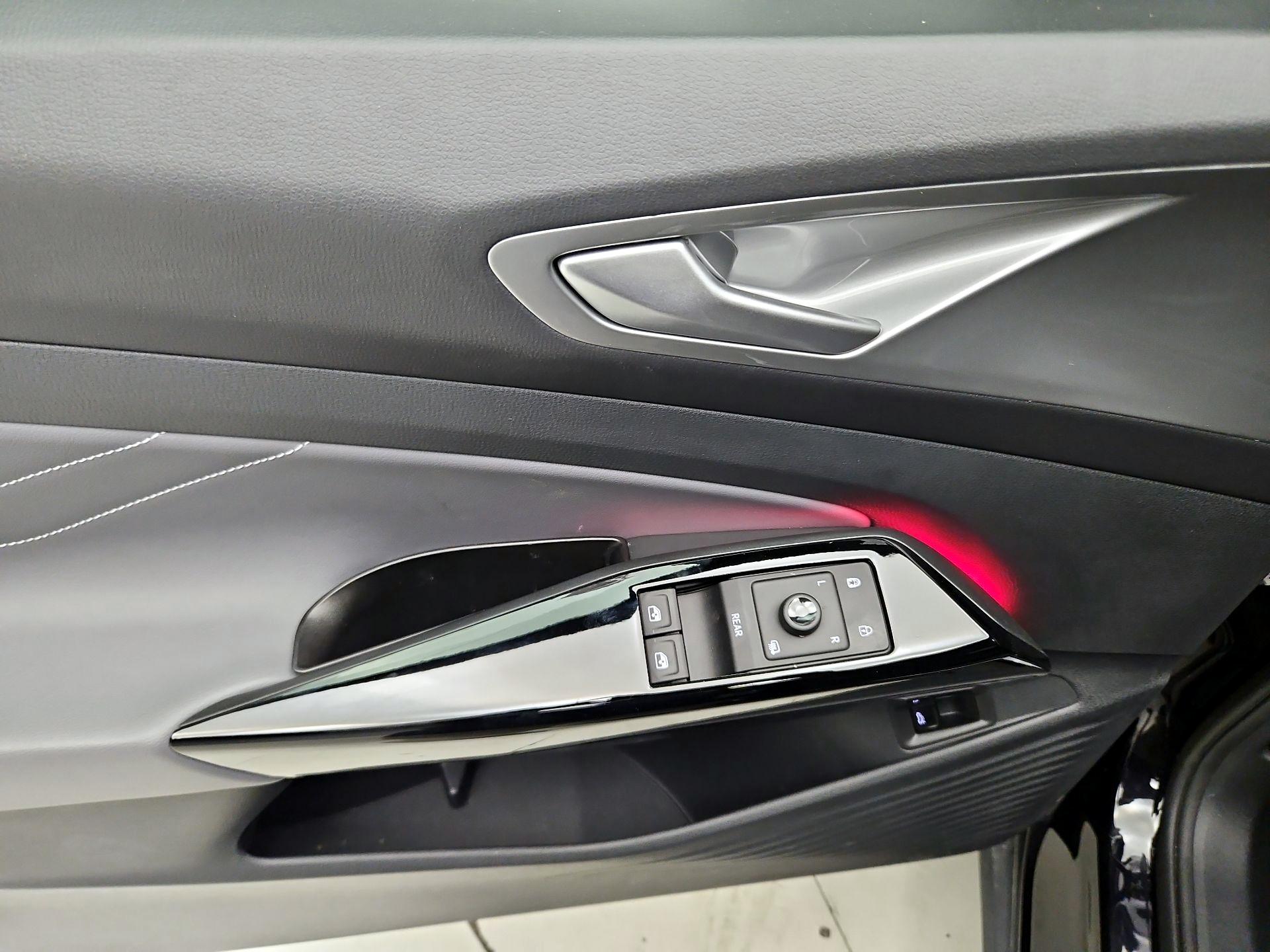 Thumbnail: 2023 Volkswagen ID.4 - 12