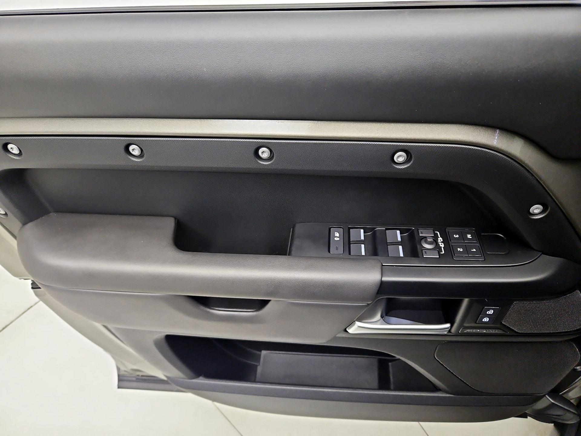 Thumbnail: 2025 Land Rover Defender - 12