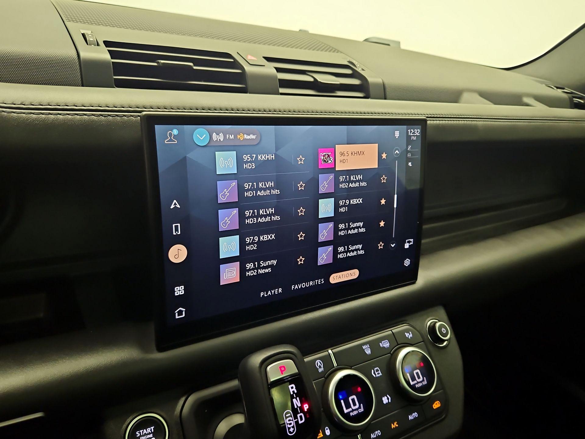 Thumbnail: 2025 Land Rover Defender - 15